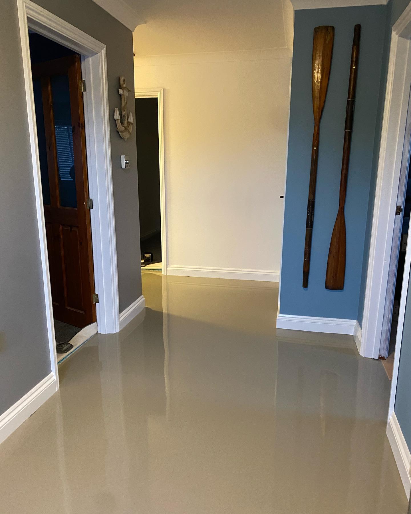 @ardex.uk CL used to prepare this hallway ready for @projectfloorsuk LVT - Colour. French Oak. ✏️📐