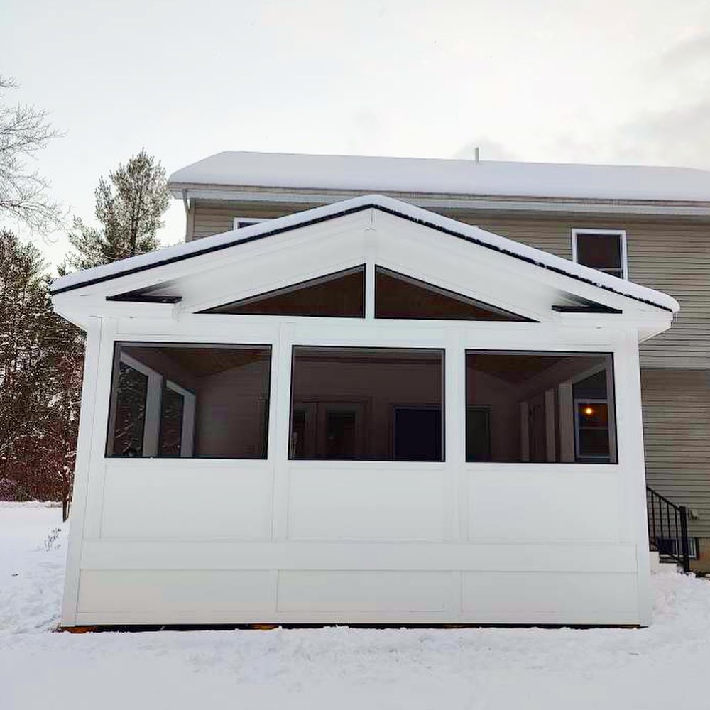 Beautiful 3 seasons addition 💫
- natural shiplap ceiling
- Trex decking and railing
- 1500watt outdoor heaters
#trex #builder #3seasonroom #saratogasprings #construction