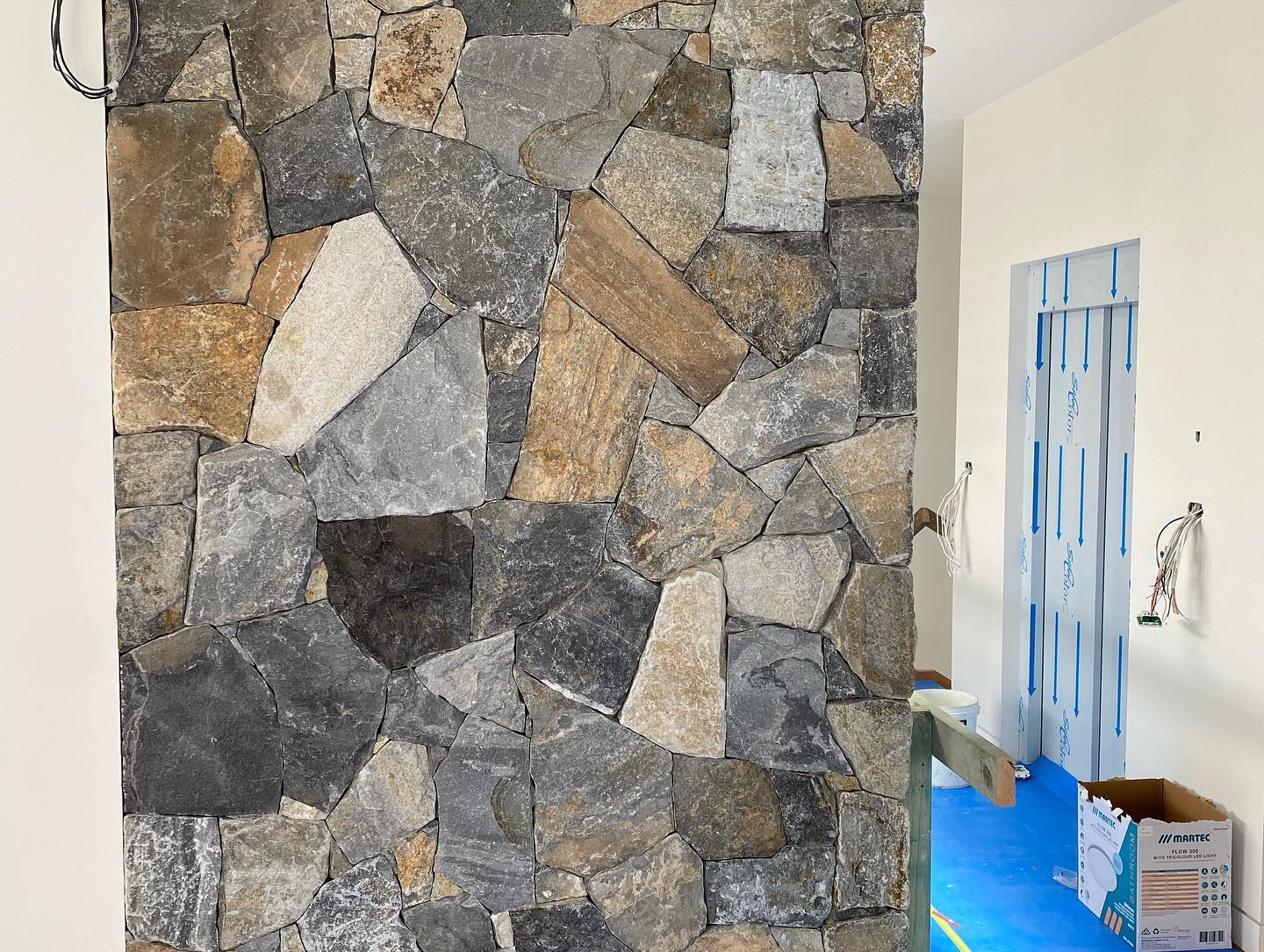 Final day on this monster! Super happy with the results and so are the clients. Quite the entry wall with the outside coming in. Can’t wait to see the finished product.
#lakeliving #water #waterview #foreverhome #outdoordesign #outdoorliving #architecture #design #stone #stonecladding #stonemasonry #newcastle #newcastlebuilder #stoneelements