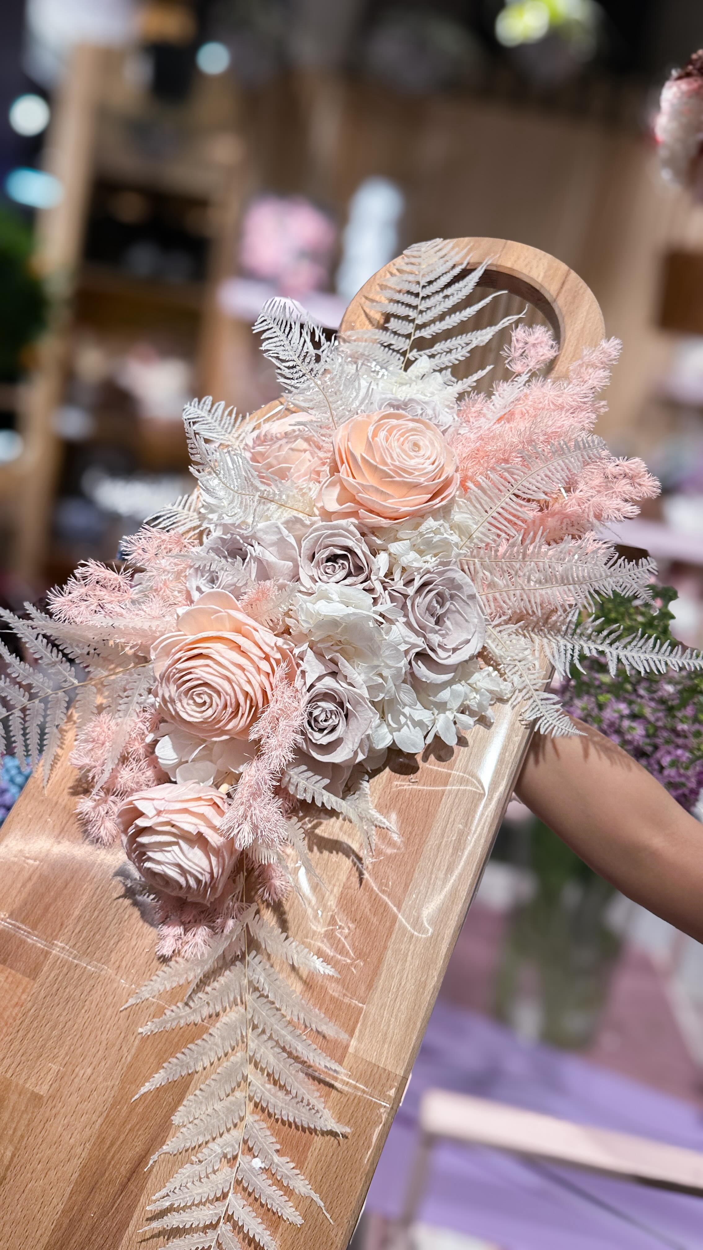 Some dry flowers can level up your presents. Send us and email to ask for more details
Sales@lenasfloraldesigns.com
#dryflowers #weddingpresets #flowershop