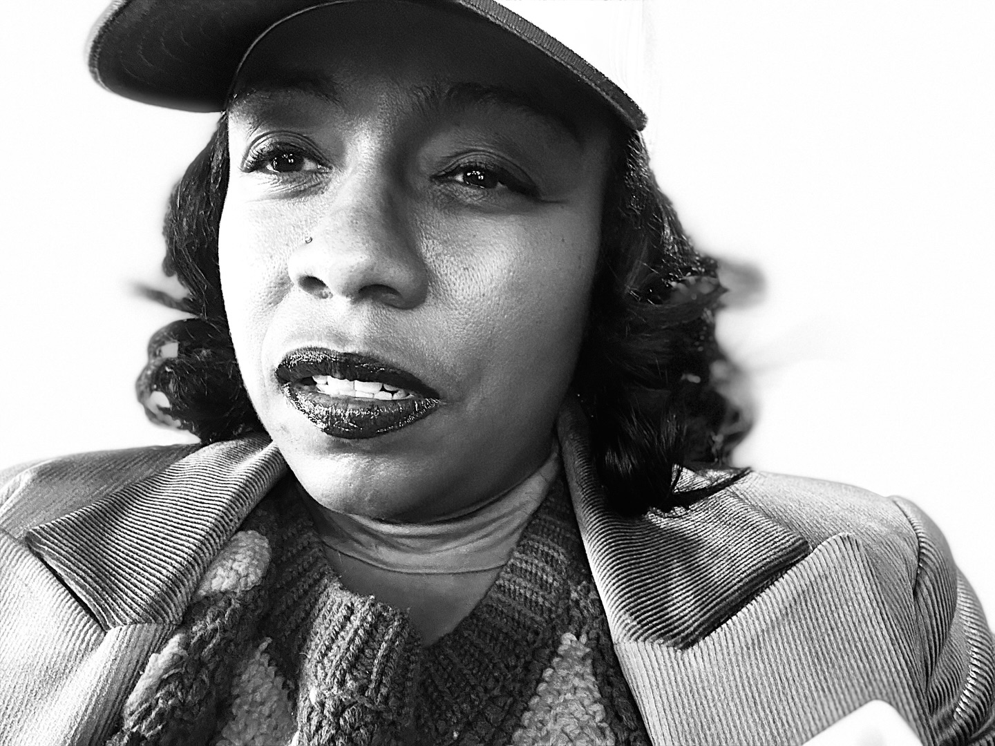 Nobody told me my ‘deep in thought’ face reads as ‘do not approach.’ 😭 The glow-up isn’t just professional — it’s learning that accessibility IS authority. Your warmth is your brand. Your smile is your business card. Lead with both. 💙🧡 #BuildConfidence #BuildCommunity #BuildConnections”