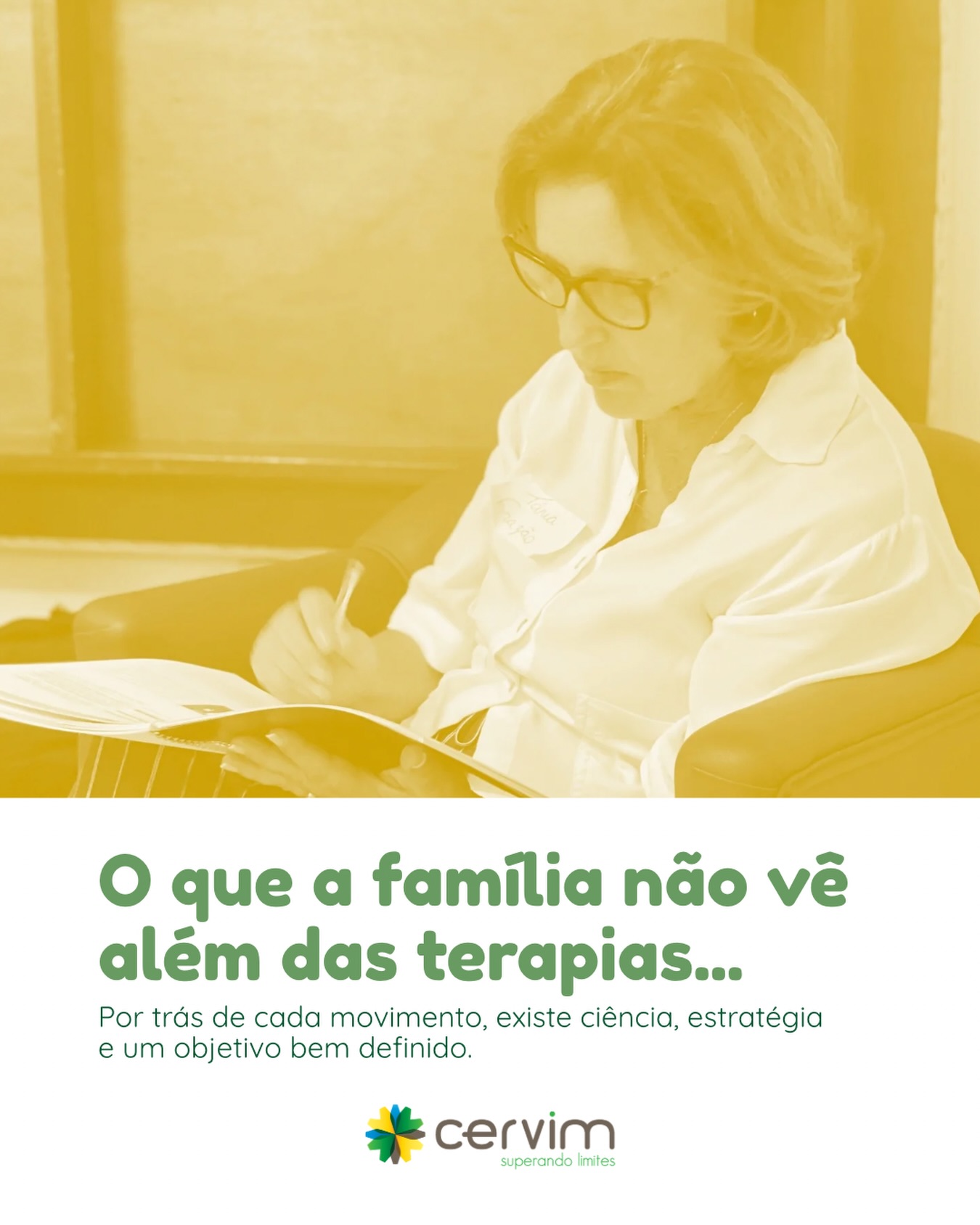 Cada exercício tem um porquê. Nada é aleatório no processo terapêutico.
Por trás de cada atividade existe raciocínio clínico estruturado: avaliação funcional detalhada, definição de metas individualizadas e seleção de intervenções baseadas em evidências científicas. Consideramos aspectos motores, cognitivos, sensoriais e comportamentais para direcionar cada estímulo com propósito.
A intensidade, a repetição e a forma de condução não são escolhidas ao acaso. São ajustadas para favorecer neuroplasticidade, ganho funcional e maior independência nas atividades do dia a dia. Mesmo as propostas lúdicas seguem princípios terapêuticos bem definidos.
Esse cuidado também se fortalece por meio do nosso projeto de formação continuada, o CERVIM Cursos, que está em constante movimento para capacitar a equipe e atualizar práticas conforme as melhores evidências da área da saúde.
O que parece simples aos olhos, é resultado de planejamento técnico, atualização constante e tomada de decisão clínica a cada sessão.
#fisioterapia #reabilitacao #Cervim20Anos #alémdaterapia #ciência