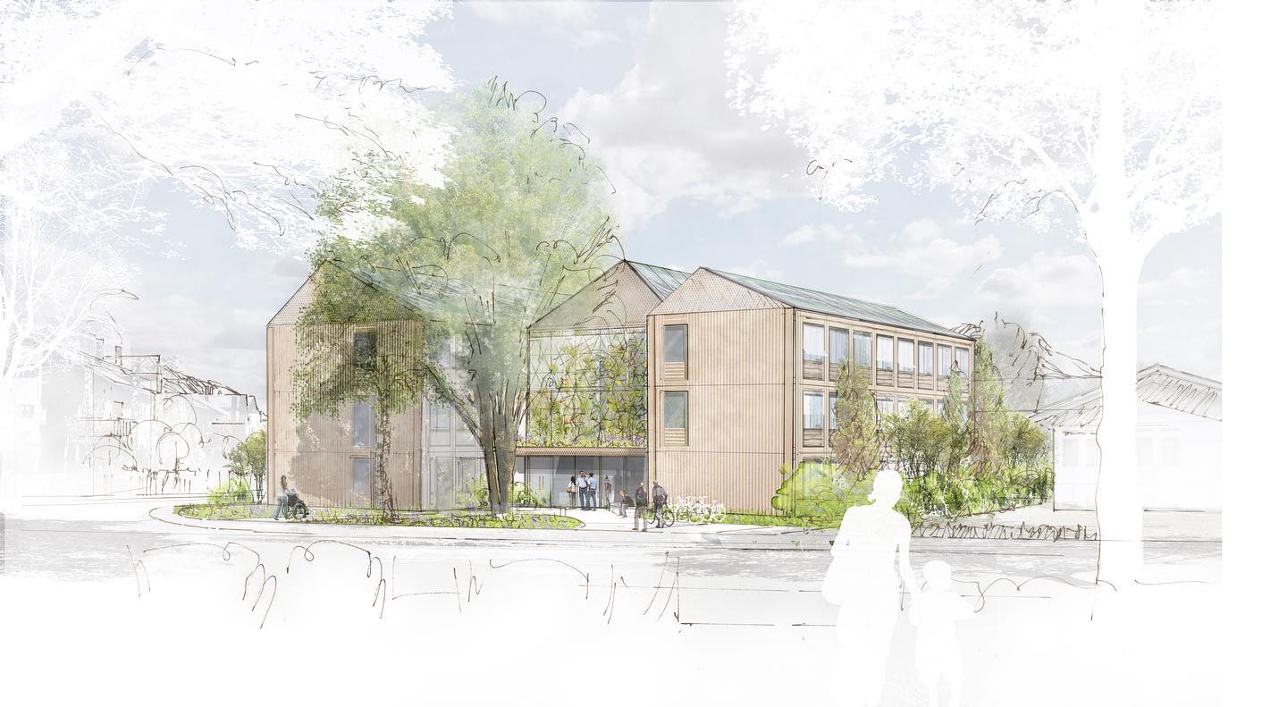 Realisierungswettbewerb „Neubau Gesundheitsamt in Garmisch-Partenkirchen“
3. Rang, Sommer 2023
ARGE
Steinert Architekten GmbH | Laubender Architektur
MITARBEIT
Miriam Armbruster, Bac. LA
Sonja Kiel, Dipl. Ing. Univ.
Sebastian Laub, Dipl. Ing. Architekt
Magdalena Wackerle, MSc
LANDSCHAFTSPLANUNG
die-grille Landschaftsarchitekten, Penzberg
MODELLBAU
Winfried Meyer-Speer, Hermannswies
AUS DEM PROTOKOLL DER JURY
Die städtebauliche Situation entlang der Parkstraße wird harmonisch weitergeführt, im Norden schließt der Baukörper unmittelbar an die Partnachstraße an. Der Hauptzugang in den zentralen öffentlichen Bereich des Hauses öffnet sich mit einer einladenden Platzsituation im Westen zur Parkstraße. Der dargestellte Erhalt der westlichen Hainbuche kann wesentlich die Aufenthaltsqualität dieses Bereichs unterstützen, … .
Die dreiteilige Baumassenstruktur entfaltet in Setzung und Ausdruck eine sehr selbstverständliche Wirkung als öffentliches Gebäude, … .
Die innere Erschließung erfolgt über ein effizientes H-System mit zentralem Treppenhaus und Atrium. Das Erschließungsmuster ist in allen Geschossen analog und bietet bei hoher Orientierbarkeit im Hause Funktionsbereiche mit Räumen von hoher Variabilität und Qualität in jeder Ebene. Die Besprechungsräume sind attraktiv zum Atrium orientiert. …
Die vorgefertigte Hybridkonstruktion aus Holz- und Massivdeckenelementen besitzt ein hohes Potential für zirkuläres Bauen und gleichzeitig eine hochwirk- same thermische Masse. Die umfangreichen Ansätze zu Energie und Nachhaltigkeit sind nachvollziehbar, … . Sowohl die vorgefertigte Hybridkonstruktion als auch der erwartete Heiz- und Kühlbedarf lassen günstige Betriebskosten und ein ausgeglichenes Gebäudeklima erwarten.
Die Grün- und Freiflächen sind insgesamt gut zugeordnet, … .
#holzbau #architektur #bauenmitholz #bayern #badheilbrunn #architekturbüro #design #architekturdesign #holzdesign #holzarchitektur #wooddesign #denkmalschutz #bauenimbestand #holzbauimdenkmalschutz #ausbau #laubenderarchitektur #nachhaltigkeit #nachhaltigesbauen #nachhaltigearchitektur #architektur #architekturfotografie #sustainable #laubenderarchitektur