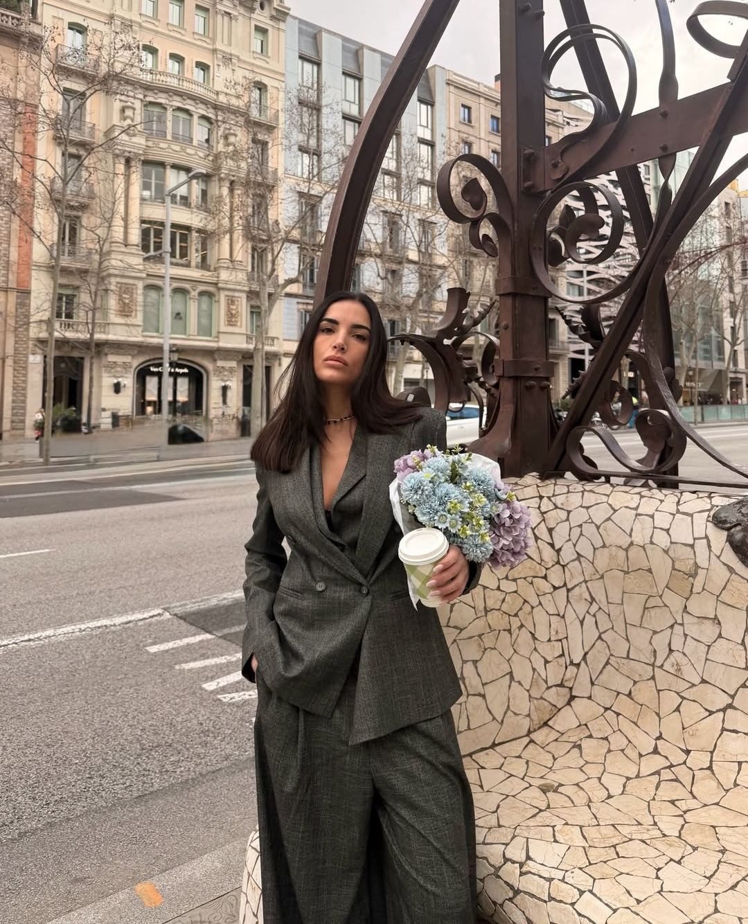 This suit just solved all my problems… or at least my outfit
Lucky you, we have 25% off Jeans & Trousers + 10% off blazers & jackets ✨