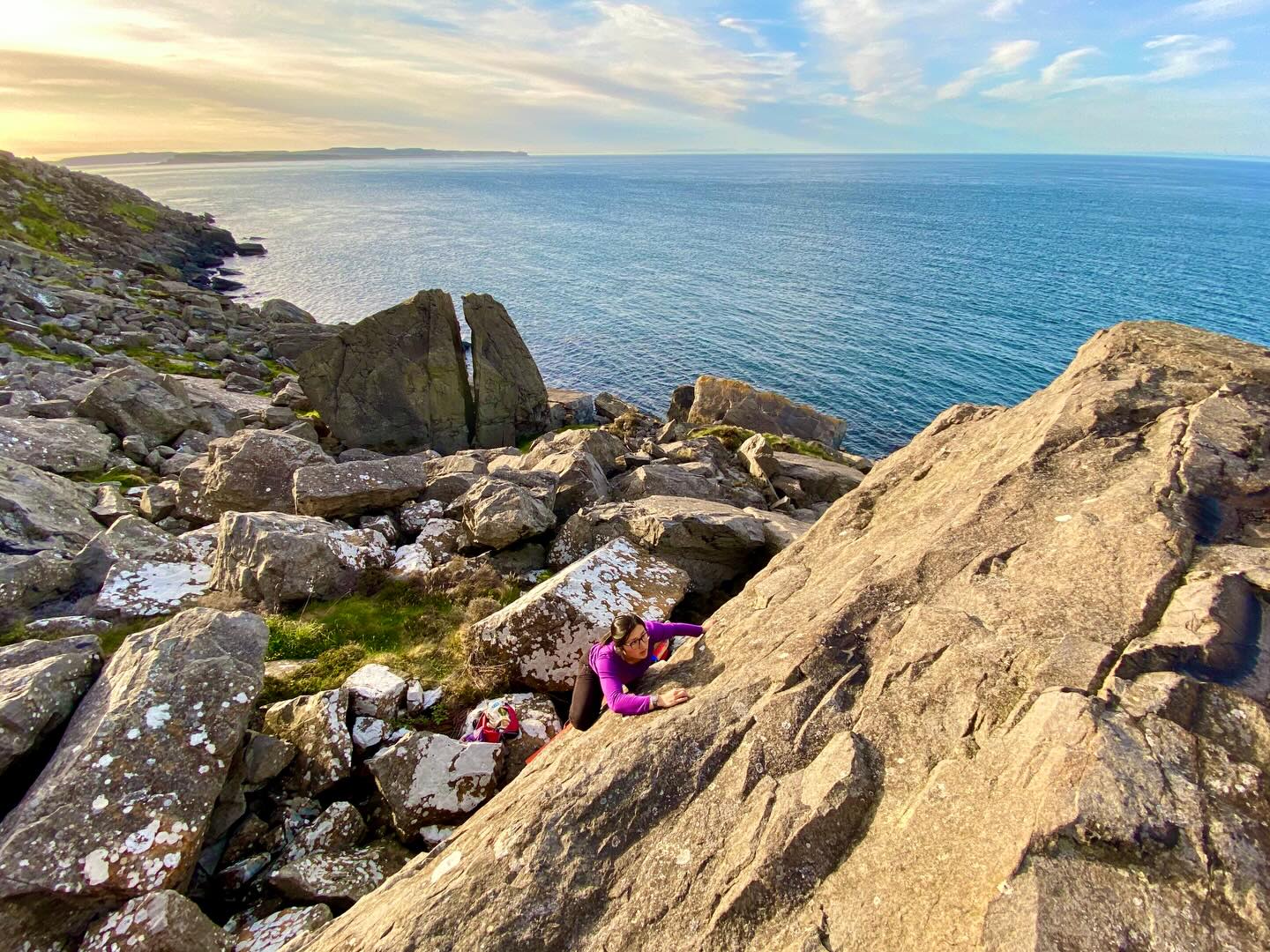 Spring has arrived 🌱
Longer evenings, perfect conditions, and Fairhead in all its glory.
Few places feel this good when the season turns.
1. Veronica Lee on Sundance in the evening spring light.
2. Angus on Solitude is my serenity
3. Rob repeating Dynamics of Flow in the Middle Earth chaos
4. After a long day, Dom Burns laden with pads
5. Si McCartney on the first ascent of Piece of Pinch
6. Secrets of the North. Na Bollian Runda.