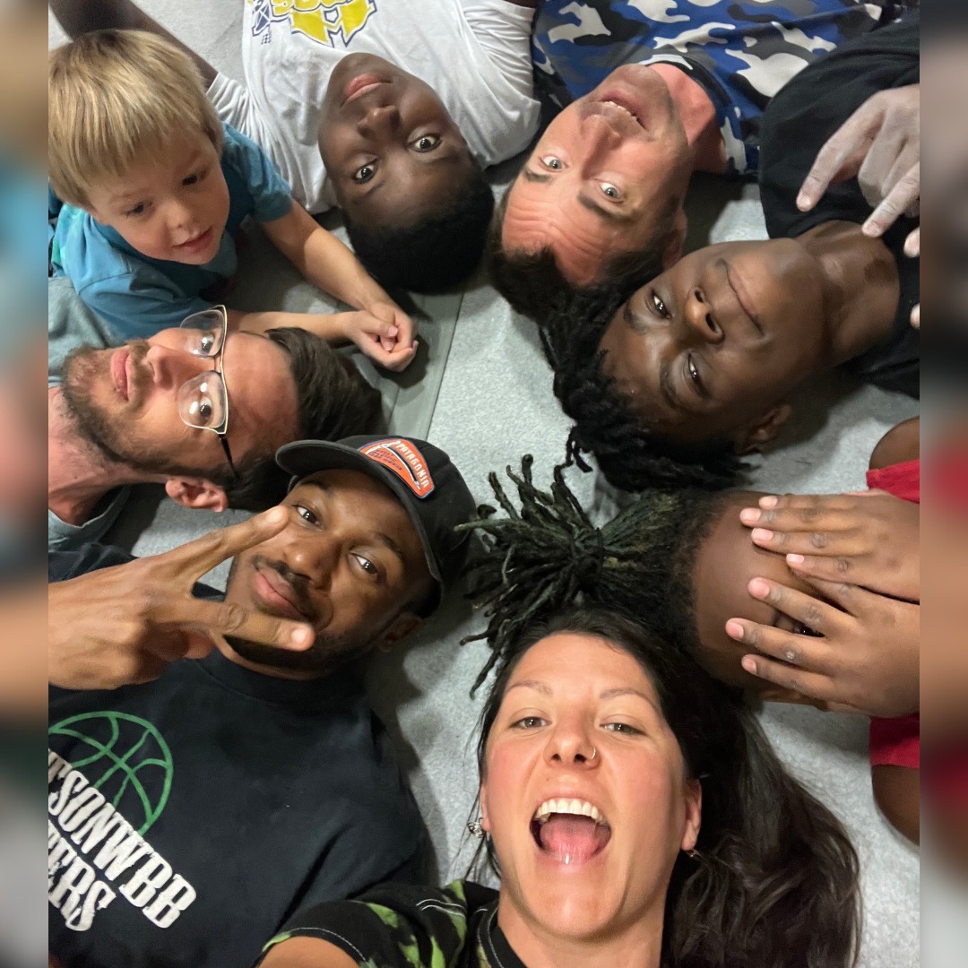WeClimb is stoked to get back to our regularly scheduled programming 🎉 AWESOME Saturday session with the kids this past weekend, in our first get together since the kids headed back to the classroom! We got to hang out at @highpointclimbing downtown, and refresh some rope climbing skills 🤙
#blackclimbers #diversifyoutdoors #climbersofcolor #representationmatters
