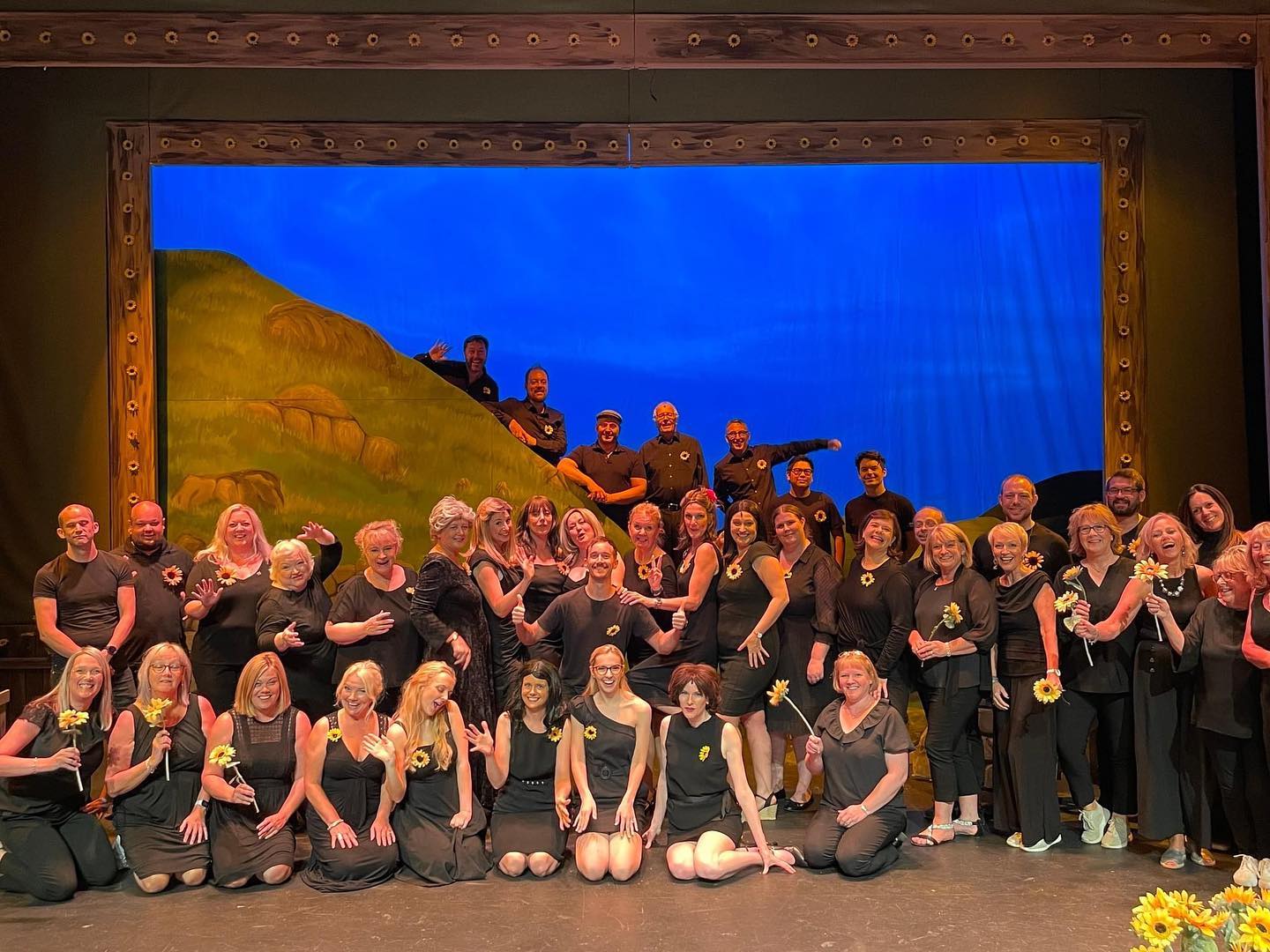 Choir in the Shire returns TONIGHT! 🎶
2022 was a fantastic year for us… In June and July we performed at the Food Festival & the Queens Baton Relay with @shropshire_festivals . In September we performed alongside @getyourwigleon ‘s cast of Calendar Girls at @theatre.severn and in December we performed at both the Barnes Theatre @shrewsburyschoolevents and @hickoryssmokehousemidlands !
On top of these wonderful events, we enjoyed weekly rehearsals and multiple socials. We can’t wait to find out what 2023 has in store!
If you enjoy singing and are looking to join a new local choir - get in touch! We rehearse 7.15-8.15pm Monday nights at @wiglestudios . New members welcome. No previous experience required!
#lovetosing #shrewsbury #shropshire #shroparts #choir #choirintheshire #shrewsburysing @jamesbroxtonvocalstudios
