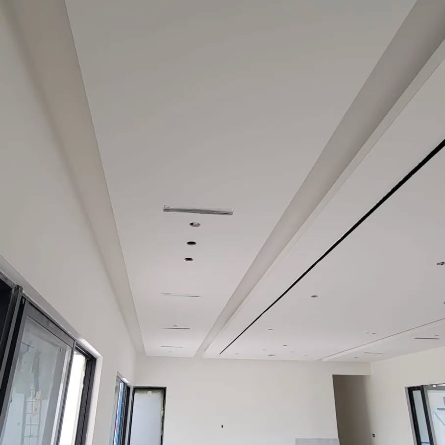 Work in progress. Double cove lights in this modern build.
#constructionmiami #miamiinteriordesigner #miamihomedesign #contractorsmiami