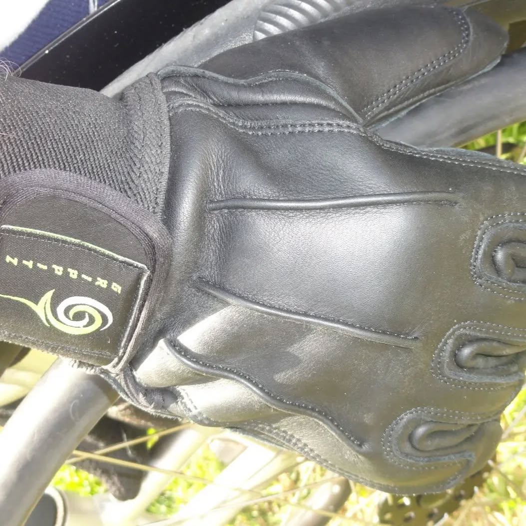 It's Halloween, the clocks have turned back & the cold weather is on the way!!
Try our long finger gloves to keep you warm this winter while you are travelling in your wheels.
#ghoulish #halloween #wheelchair #tetraplegia #disability