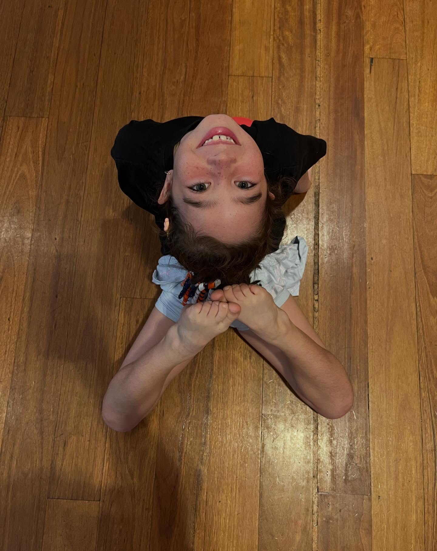 Looking at the world upside down 🙃 🤸♀️
#dance #dancestudio #acrodancer #acrodance #fitzgibbon