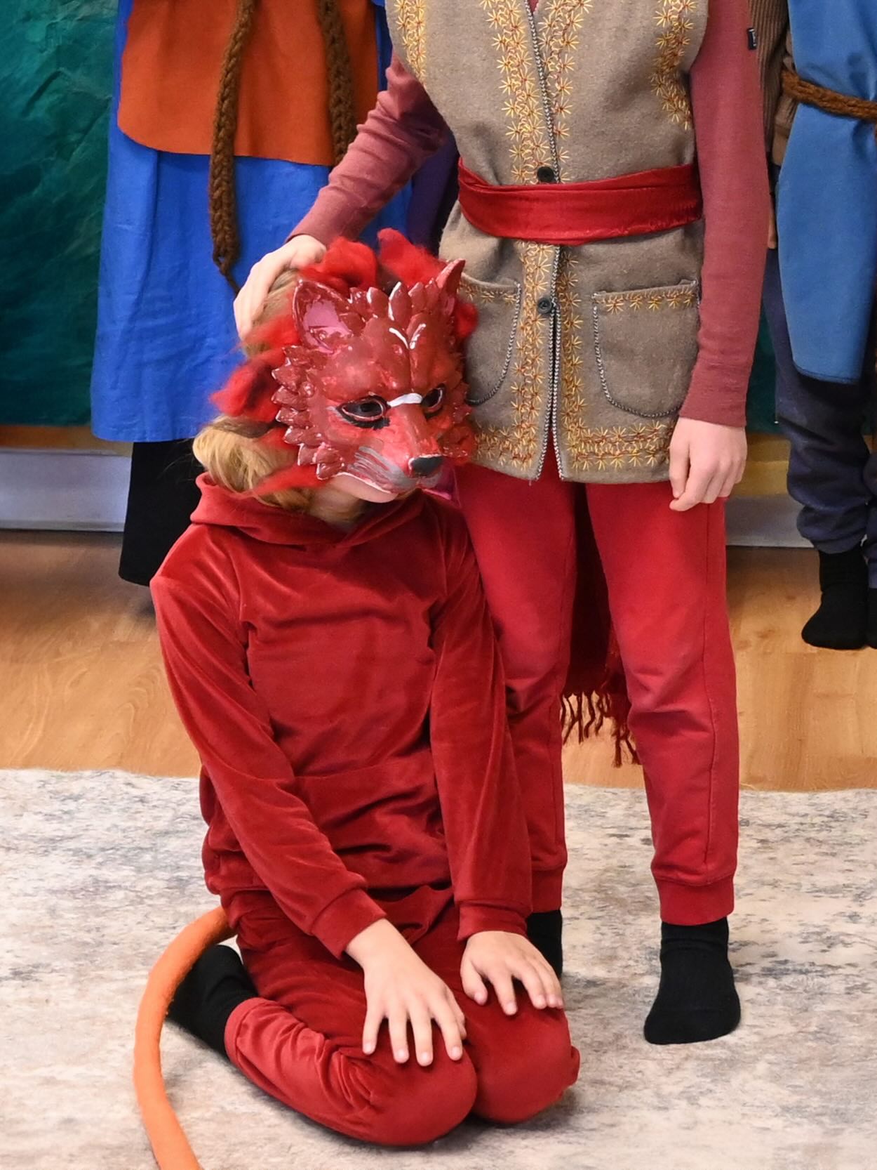🎭✨ In the 2nd grade play, The Red Lion, Prince Asgid must conquer a lion to take his place as king. Deeply afraid, he runs away in the night and finds a new land where he plans to settle, only to discover, they too have lions. He runs again and again until he realizes he will always encounter a lion and it would be better to return home and face his fears.
The 2nd graders wove in music and dance in their wonderful performance of this beautiful Persian folktale.✨🦁
Photo credit: KayAnna C., Maria K., Sudarshan J.
#ECS #eastsidecommunityschool #waldorf #phonefree #gradetwo