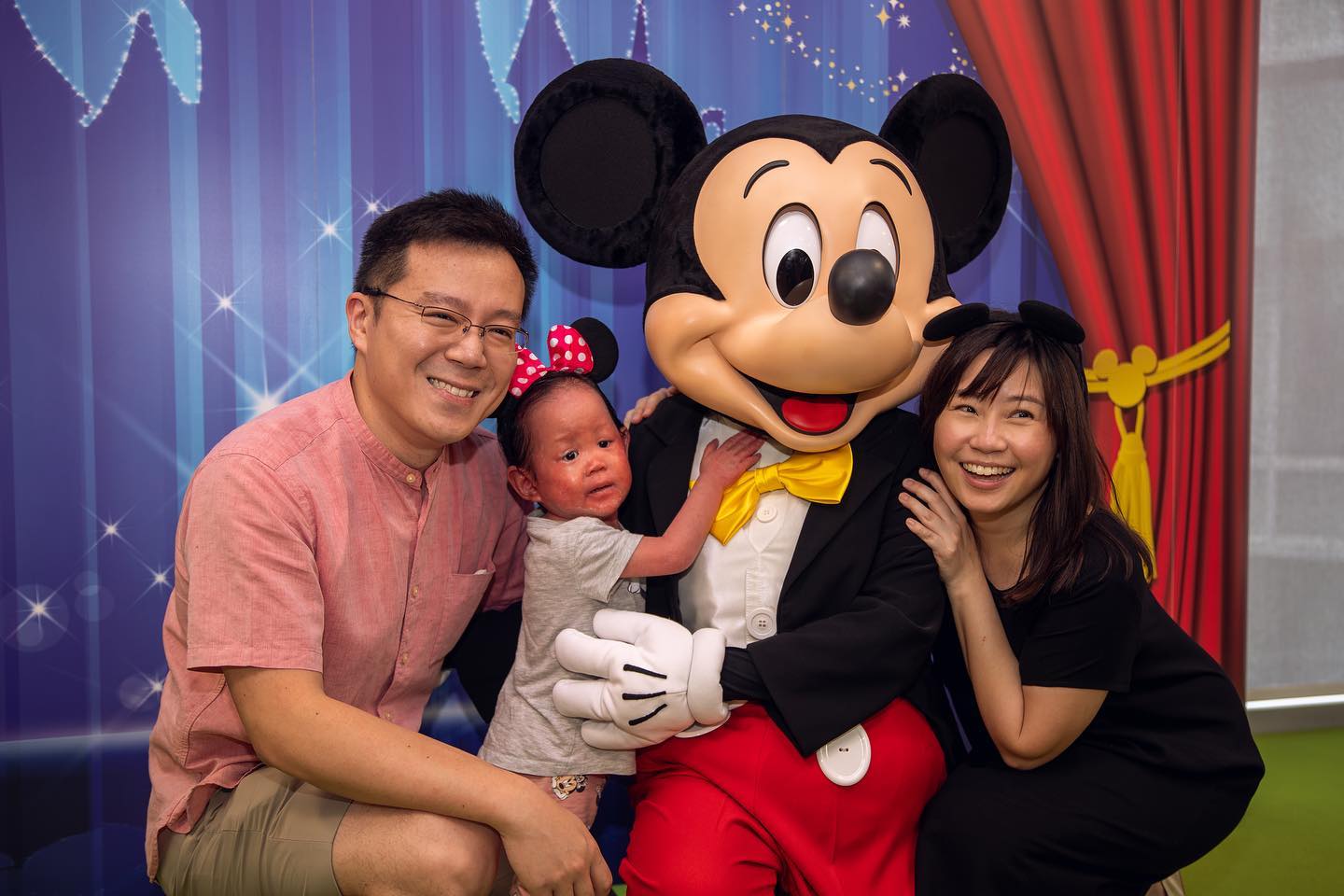 β¨Magic was in the air earlier this week as DEBRA Singapore and @rareskinconditionssocietysg were invited the Lucasfilm ILM and Disney Studios for a one-of-a-kind experience.
Not only did we witness the incredible behind-the-scenes magic of movie-making, but we were also treated to a mesmerizing performance of REAL magic by a magician! As if that wasn't enough, we had the thrilling opportunity to meet beloved Star Wars characters and create unforgettable memories with the iconic Mickey Mouse himself!
Thank you to @Lucasfilm ILM Singapore and @disneystudiossg for bringing wonder, joy and magic to our day!β¨