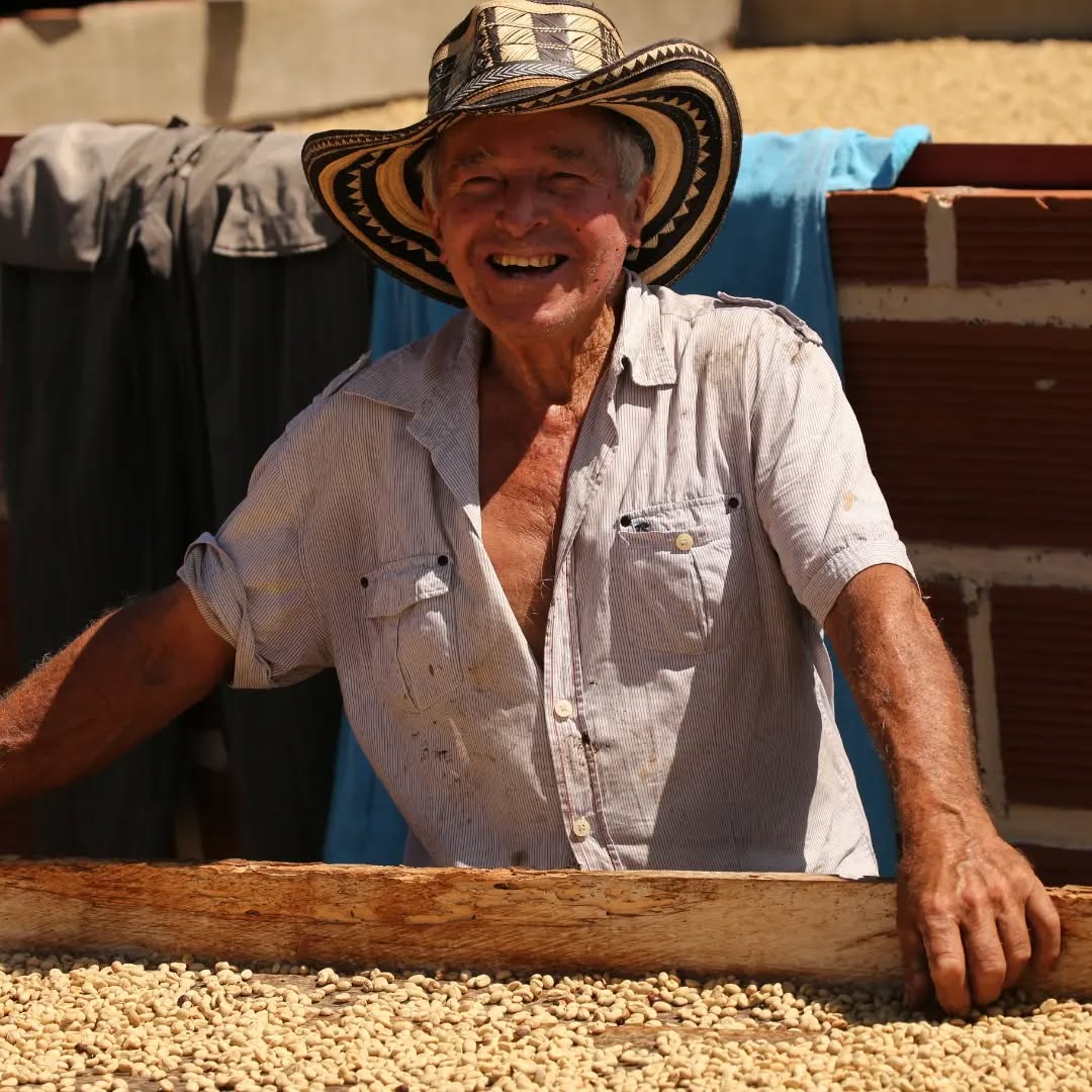 He is one of the coffee farmers who produces one of the best coffee in the world, Colombian coffee.
You will be able to learn about the entire production process of this magical drink when you take a bike tour with us. 😉 plus several delicious cups a day ☕
#colombiancoffee #coffeelover #portrait #bicycletour #coffestop #kaffee