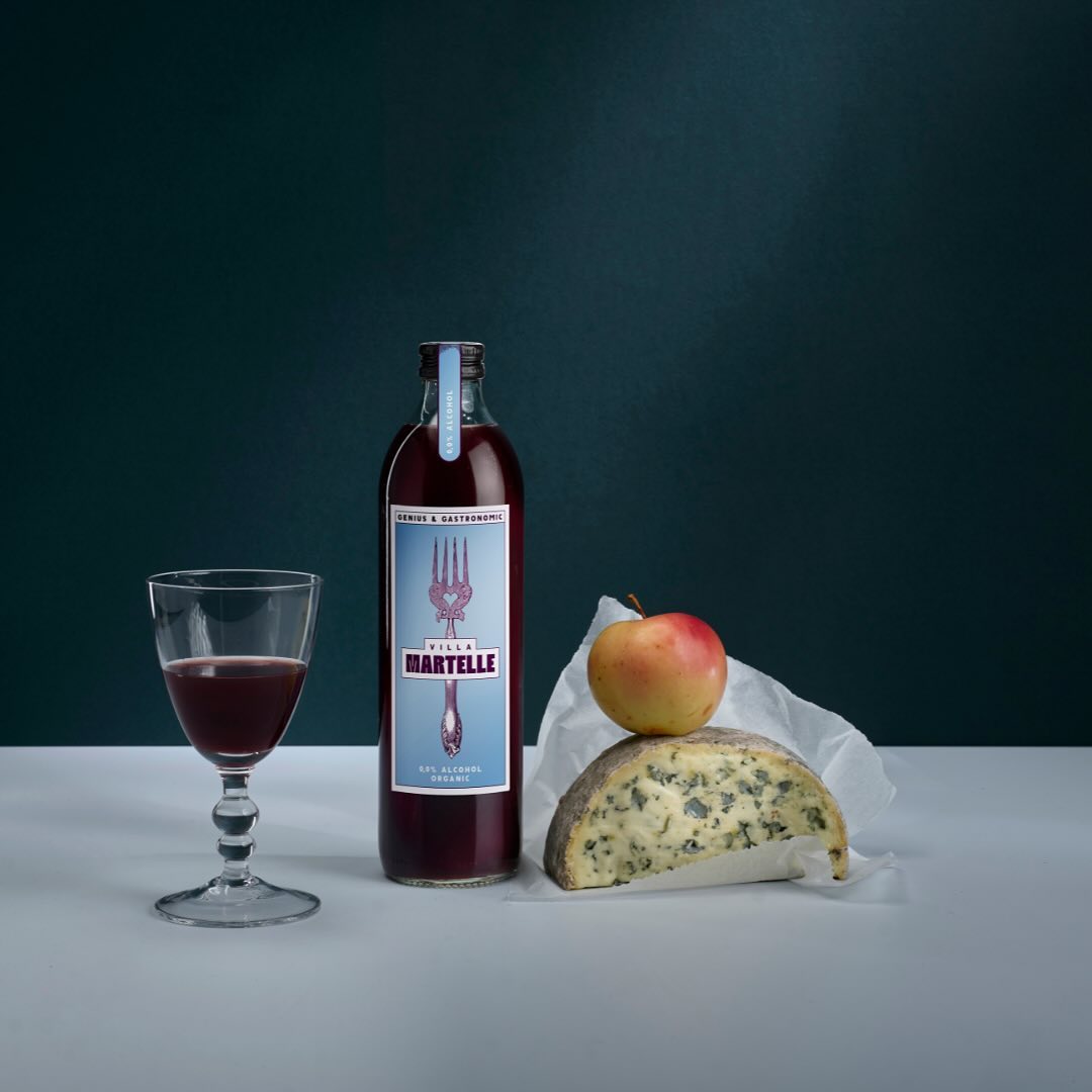 Hommage à nos fromages 🧀💜
Villa Martelle, l’accompagnement parfait pour tous vos fromages ! 🧀 Que vous préfériez un camembert crémeux, un comté affiné, ou encore un chèvre frais, Villa Martelle sublime chaque bouchée. Son goût raffiné et équilibré s’accorde aussi bien avec des fromages doux qu’avec des saveurs plus intenses.
#cheese #fromage #france #gastronomie #foodparing #villamartelle #frenchgastronomy #restaurant #dessert #cheesy