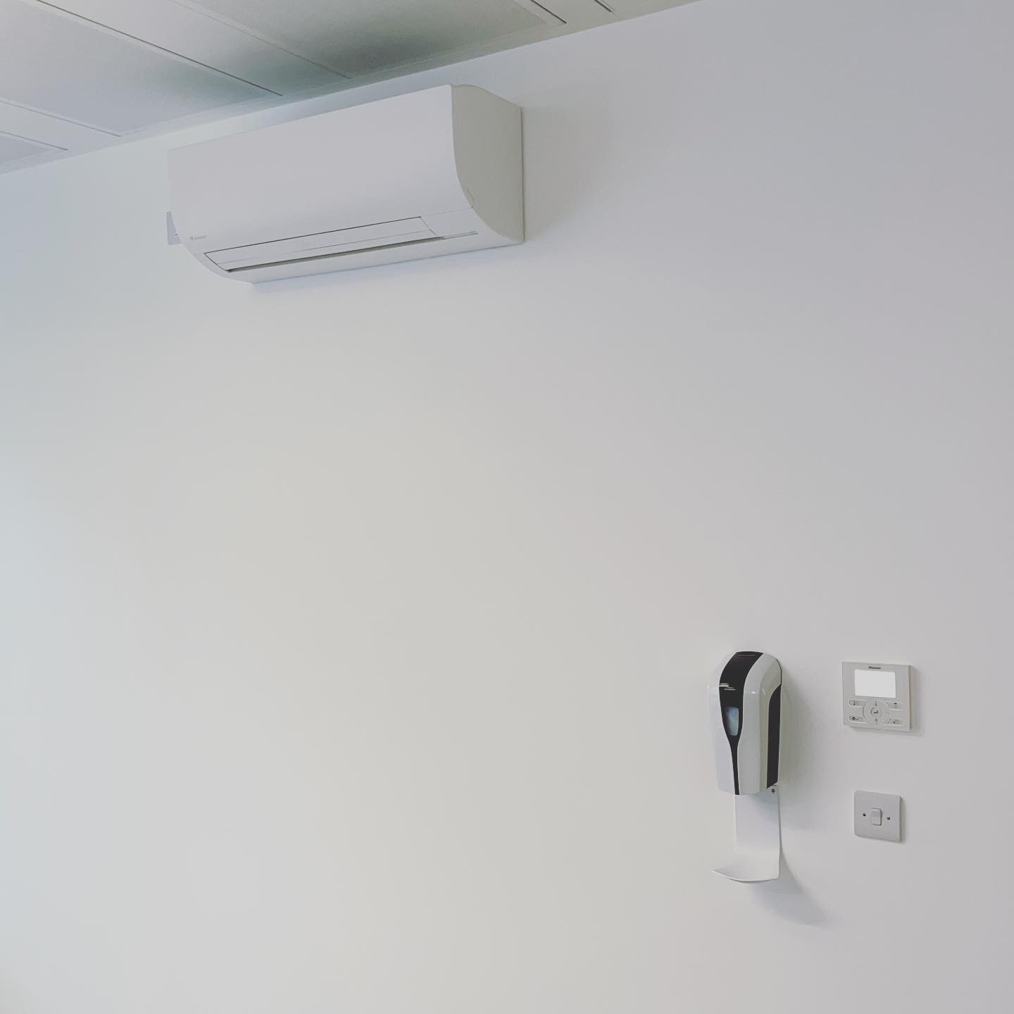 A smaller 10 fan coil VRV project commissioned & completed today. An 8 week project completed in just 4! The duty @daikinuk are achieving through their Mini VRV condenser range is incredible and their new series of equipment is virtually inaudible.