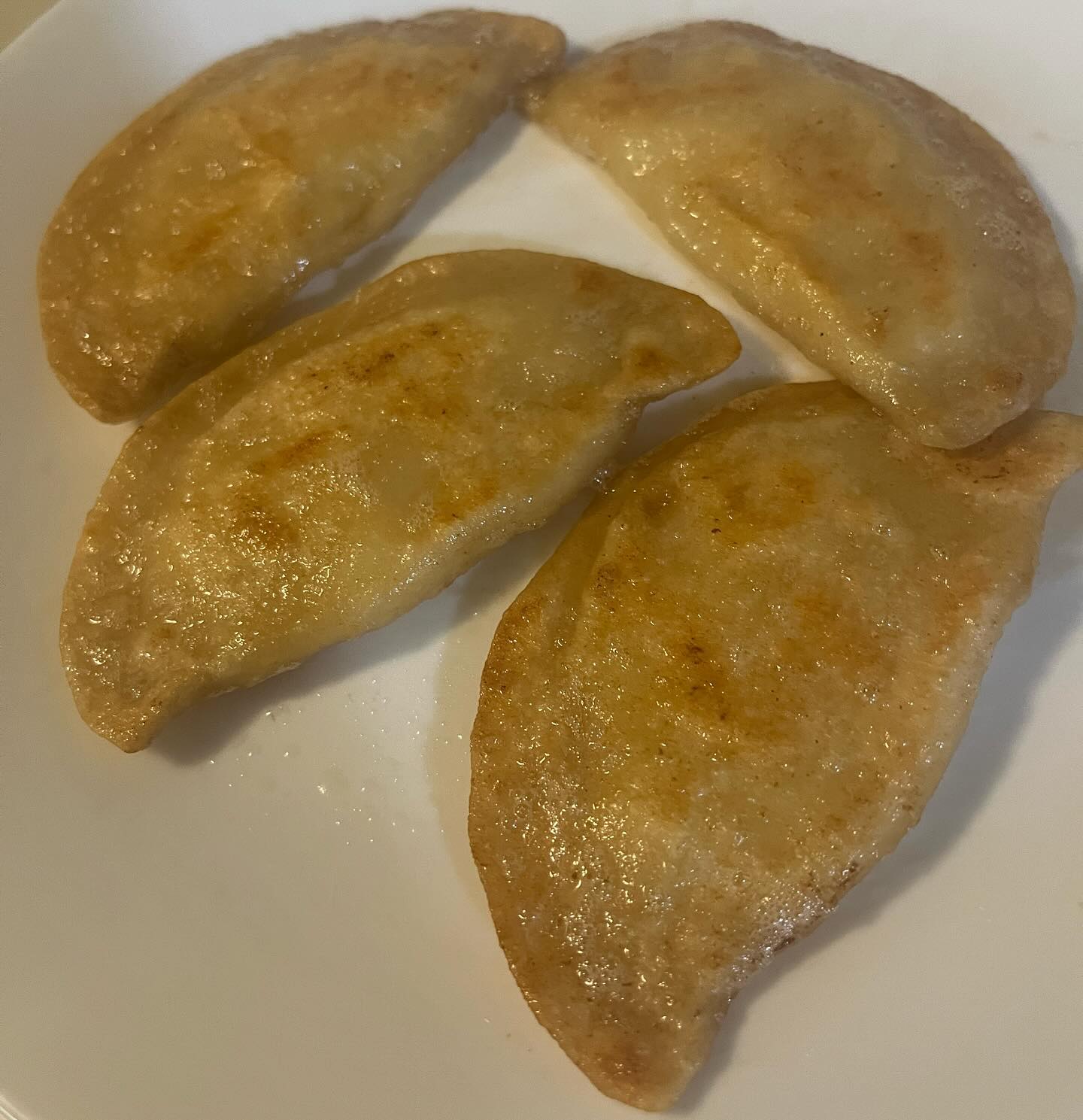Get the full recipe for the Pierogi we made on our website! Link in bio 😋 we ate so many haha they are so good! And now we can’t wait for all the variations we can make with these. You can also check out the recipe for the Haluski we ate these with on our site :) ~
~
~
~
~
~
~
~
~
~
#newrecipe #newblog #newblogpost #foodblogger #foodblog #recipeblog #internationalfood #polishfood #polishrecipe #pierogi #twosoymatescooking