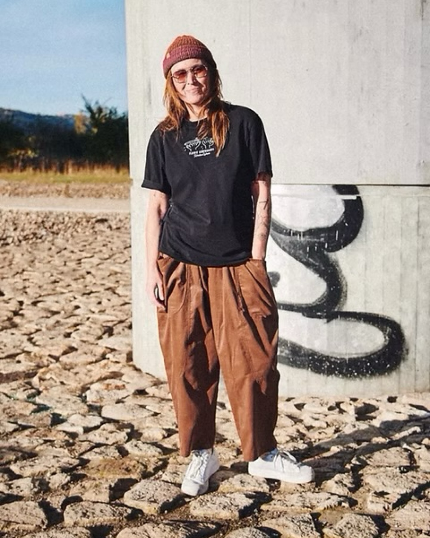 WILD IS THE WAY!
Milé divočiny 🫶🏼
Každý drop na e-shopu je limitovaný a dostupný jen do vyprodání zásob. Během roku jich vznikne pár, podle toho jak to budeme zrovna cítit a taky jaký materiál objevíme. Většina kousků vzniká formou preorder, takže pokud vám něco padne do oka, neotálejte. Další už nebudou.
V poslední době nám často píšete, že jste váhali… a pak už bylo pozdě. A to nás mrzí – ale vracet se zpět neumíme.
Stejně tak bohužel nedokážeme zachraňovat last-minute situace před dovolenou. I když jsme se vždy snažili vyjít vstříc, tenhle rytmus už není náš.
Děkujeme, že to cítíte s námi. 🤍
#wldwlkhearts