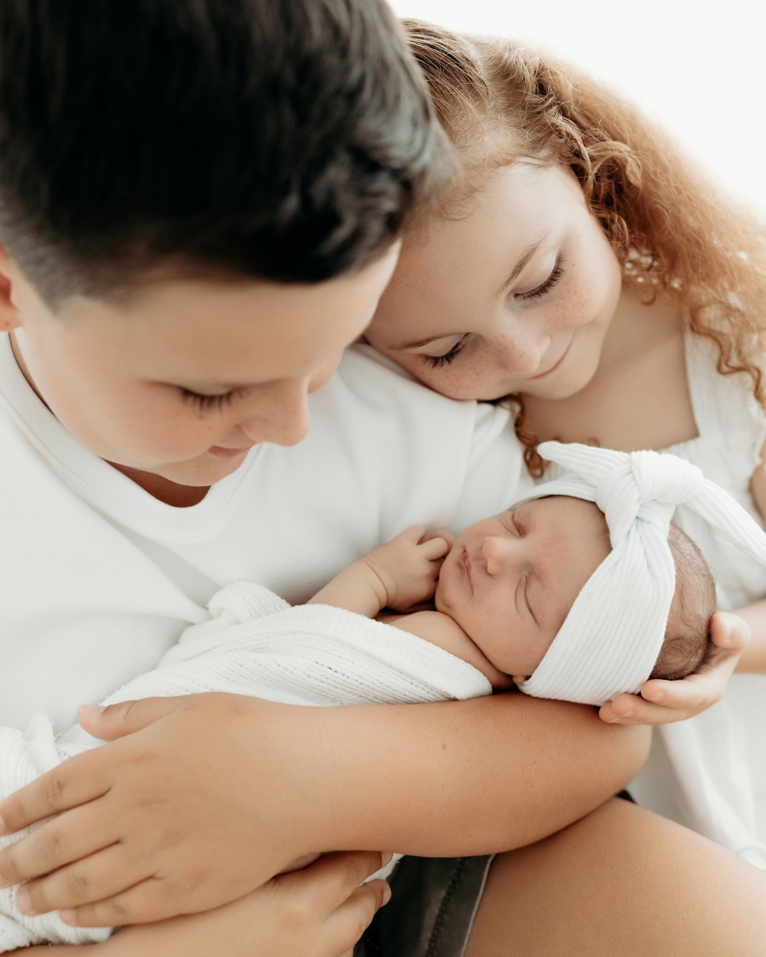 Forever in denial to accept that people actually choose ME to capture their precious newborns. Let alone driving all the way from the coast 🥹 Honoured 🤍 Elkie at just 10 days new, what a divine little soul and her big siblings had me in a puddle 😩
-
#brisbanefamilyphotographer
#brisbanenewbornphotographer
#brisbanematernityphotographer
#newbornphotography
#newbornphotographerbrisbane