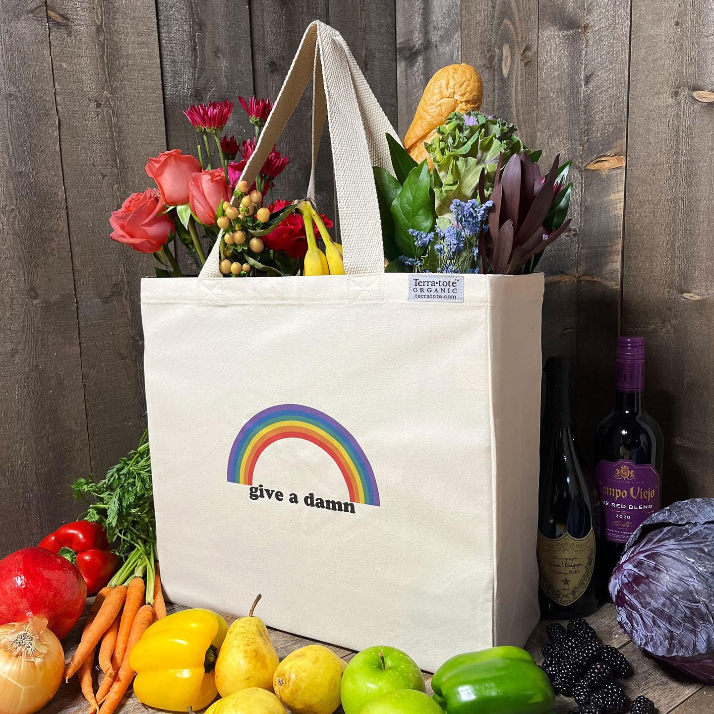 Got stuff to carry? Try a tote bag.
25% off all printed organic market totes - link in bio 🌈
#rvalocal #smallbiz #reusablebags