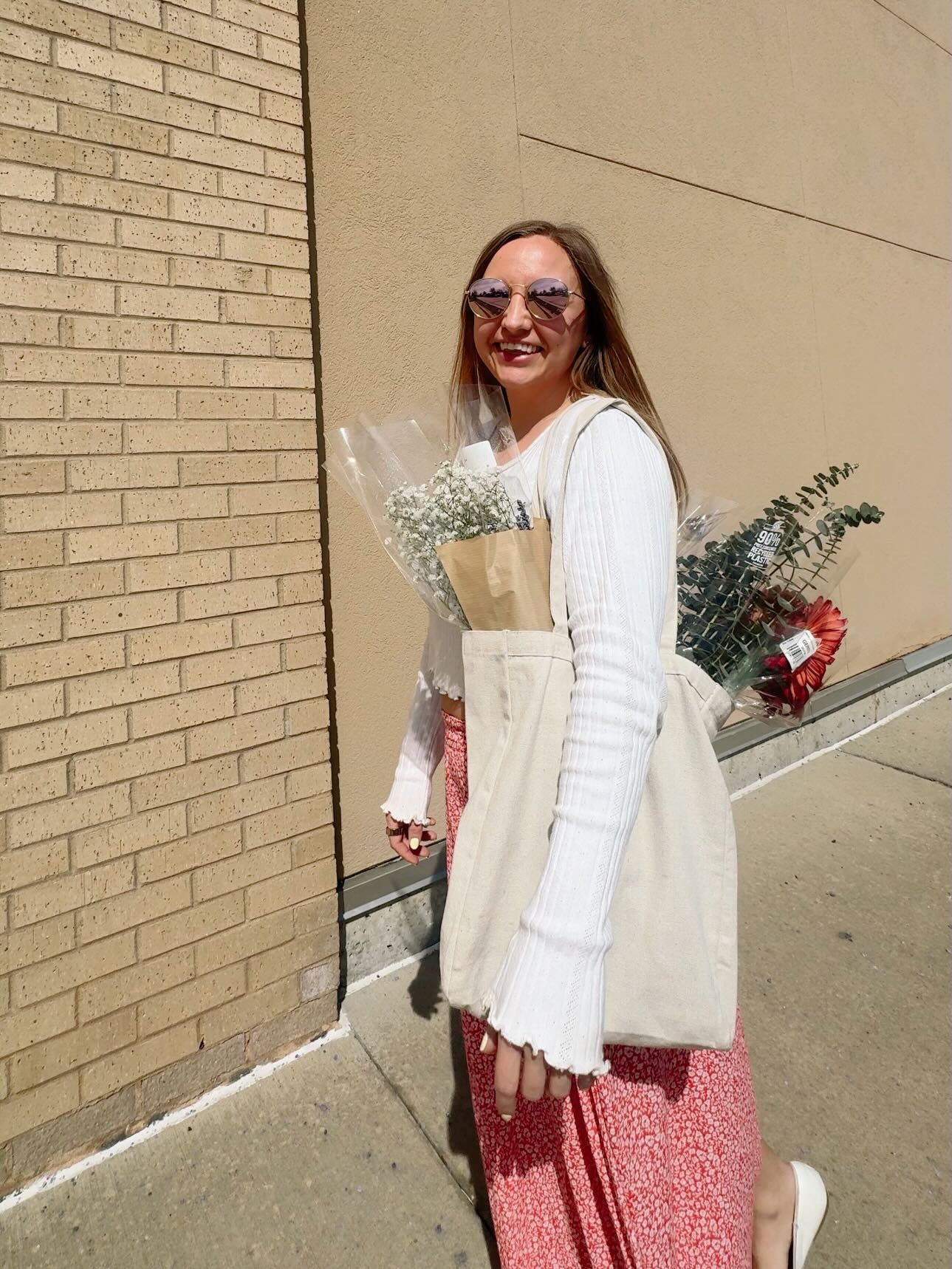 always grab flowers and @themadbutchersalsa at the grocery store! 🌼🍅
Mad Butcher Salsa & Queso is now on the shelves of even more retailers across Kansas City and the Twin Cities! (I found mine at @hyvee ) Their fresh, garden-grown flavor made my weekly meal prep so much better!
#partnership #kansascityhummingbirds