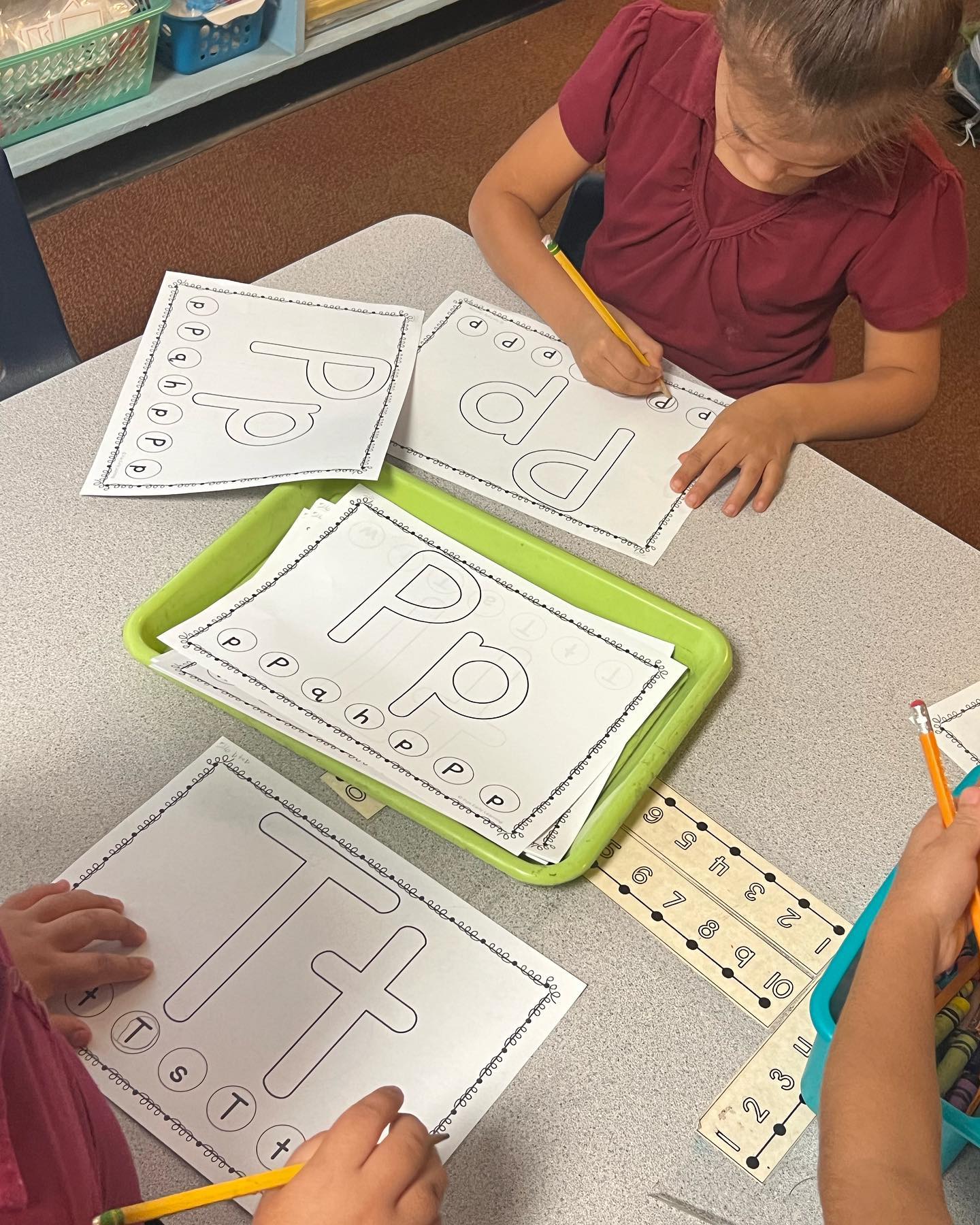 Hello ADP followers! We are starting teacher shoutouts this school year!Our very first Teacher shout out of the year goes Ms. Perez in Kindergarten 😀
All of her students are fully engaged in their Wednesday centers! Great job Ms. Perez!
#teacher #kindergarten #literacycenters #mathcenters #teachersofinstagram