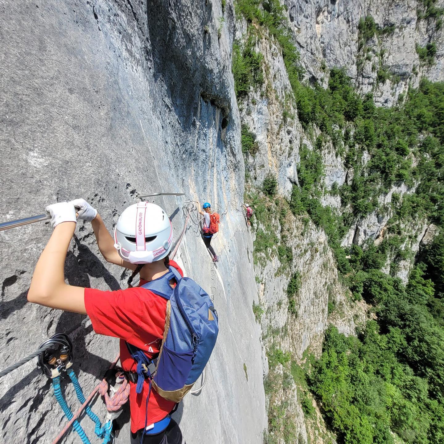 Les jeunes d’Ain Roc toujours à fond pour un petit stage en extérieur avec de la via, de la spéléo et des bons moments dehors ! ☀️
#climbing #ain #roc #viaferrata #speleo