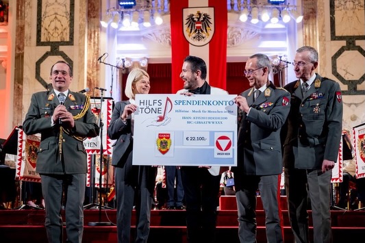 DANKE der GARDEMUSIK des österreichischen Bundesheeres für ihr traditionelles Frühlingskonzert - heuer zu Gunsten der HILFSTÖNE 🎺 🎶 genau am Geburtstag unseres Präsidenten KS Clemens Unterreiner konnten somit über 22.000 € für Menschen in Not gesammelt werden 🫶 Ein wunderbarer Erfolg für ein gemeinsames Ziel - ALLZEIT BEREIT @hilfstoene @diegarde @bundesheer.online #ClemensUnterreiner #hilfstöne #diegarde #bundesheer 📸©️CU | Die Garde | HILFSTÖNE | BMLV/Carina KARLOVITS | A. Tischler