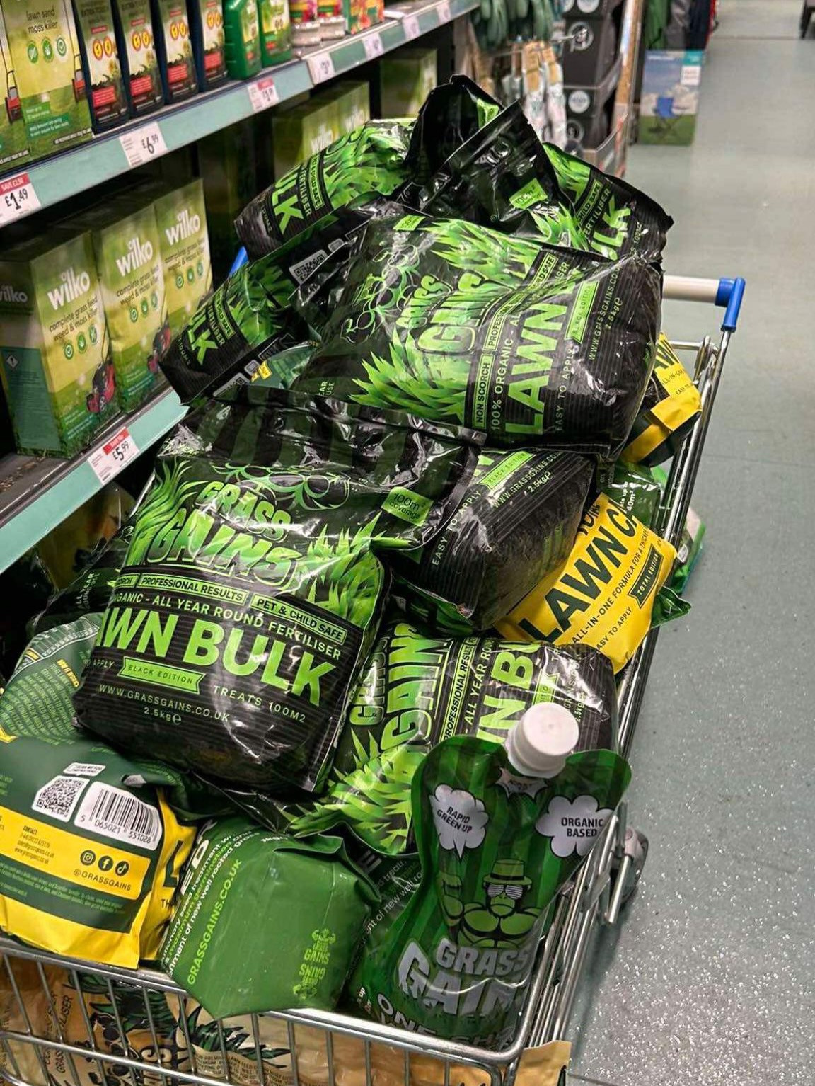 Just popping to the shop to get the essentials… 🛒🛒
It’s fantastic to see store shelves stocked with our Grass Gains and Plant Gains ranges — and even better to see products already flying off them! 🌱
From our trusted lawn care products and tools to the brand new Plant Gains range, the response from both stockists and customers has been incredibly positive.
A big thank you to all of our stockists for the support so far and to everyone choosing our products to help their gardens thrive this year. We know they won’t disappoint 🤫
Now we’re ready for the real excitement…
roll on the spring and summer lawn care transformations ☀️🌿
Lawn | lawncare | gardening | plants | spring garden