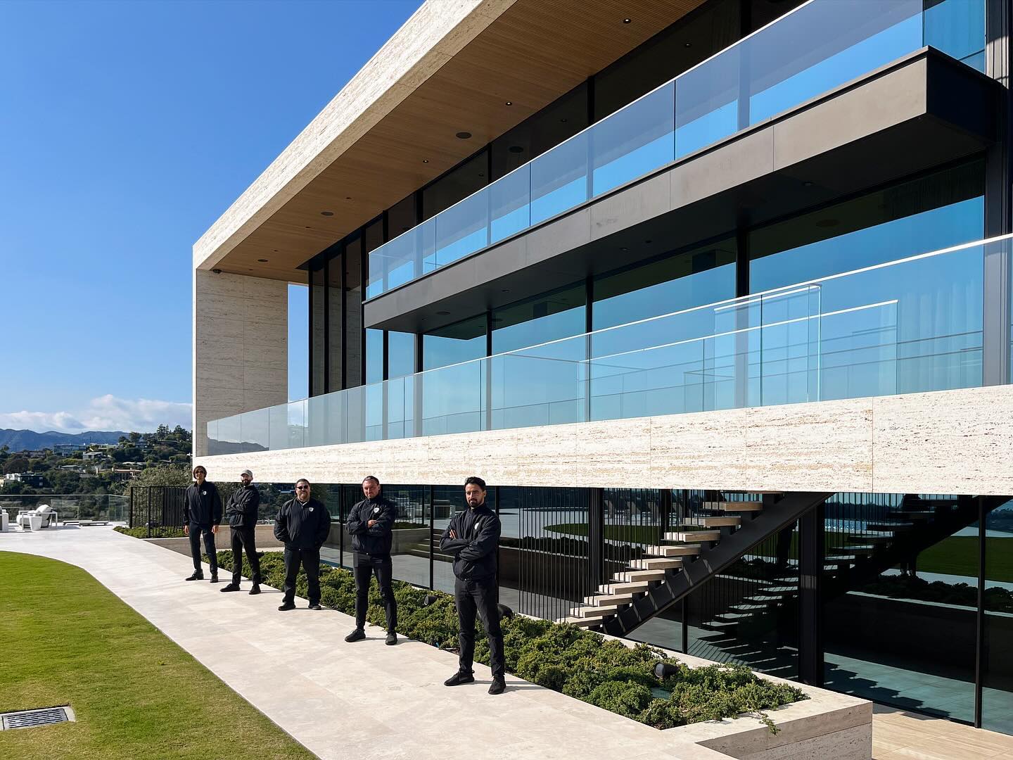 Top valet for top real estate.
This one is literally on top of the hill but with golf carts shuttling brokers up and down we made it work.
#valetparking
#golfcarts
#realestate
#brokersopentuesday
#openhouse
#realestatelosangeles