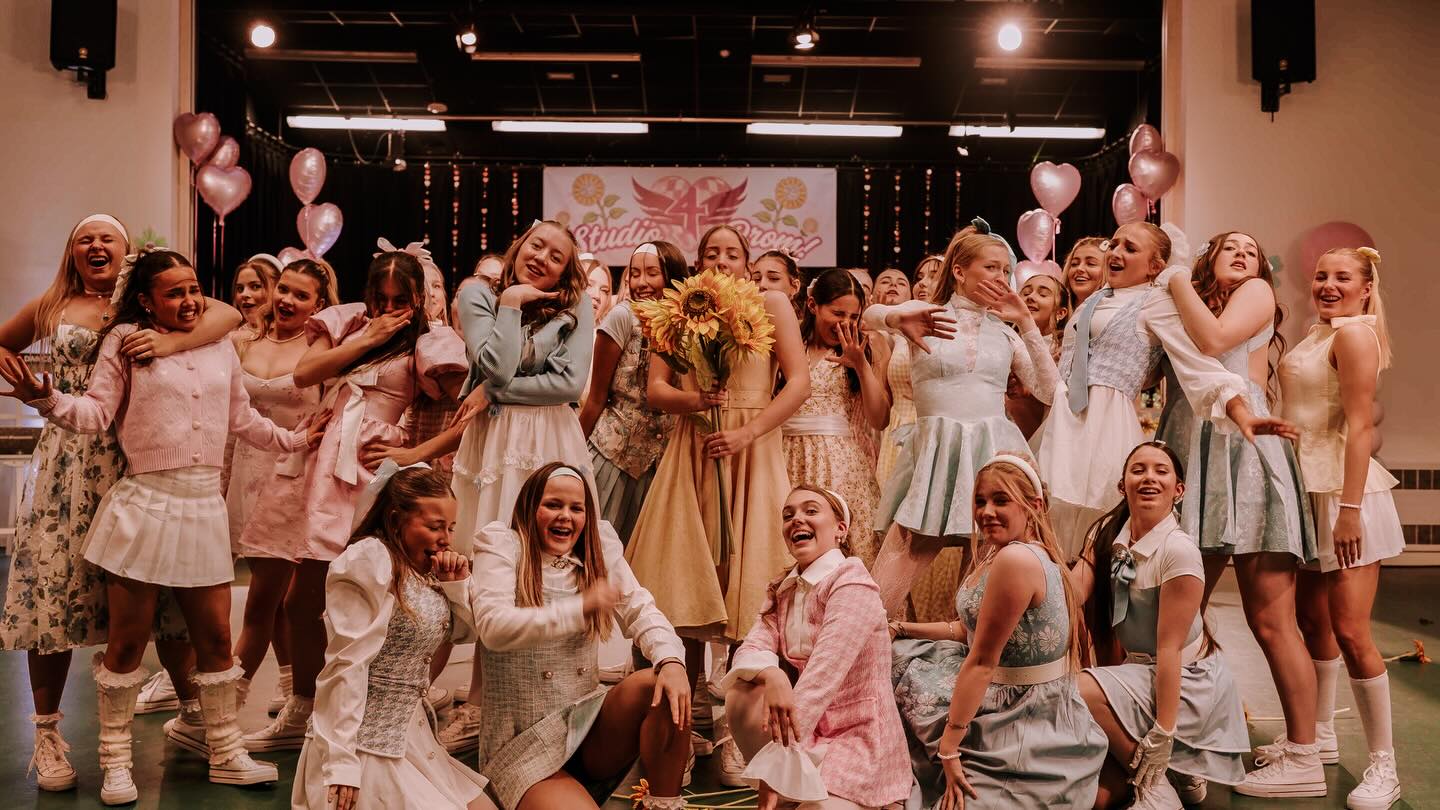 This Year’s Convention Team ✨
Directed and choreographed by the incredible @jackwalker16
Representing twelve studios and organisations from Cornwall.
You certainly made Cornwall Proud!
Our fifth year at @moveitshow , thank you for giving us an opportunity to showcase the talent we have in Cornwall!
Full video coming soon 🌻
#soproud #moveit26