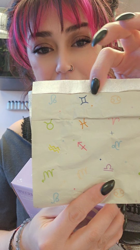 Unboxing my @framar Aurascope order! ✨
I realized this video didn't upload the whole way on my story so I'll post it here! 💖
Comment your sign 🔮