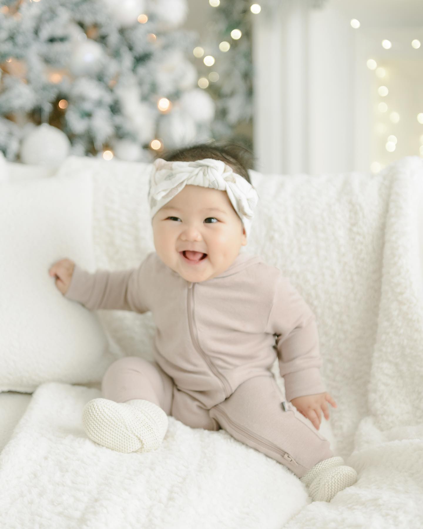 Our first round of beautiful faces from our Snowy Chic model call!! I will never fully recover from all the cuteness - how precious is this sweet family?? 🤍🌲
.
.
.
.
.
.
#holidayminis #holidayminisessions #christmasminis #mintroomstudios #mintroombest #familyphotography #maternityphotography #newbornphotography #weddingphotography #torontomaternityphotographer #torontonewbornphotographer #torontofamilyphotographer
#torontoweddingphotographer
#torontophotographer #gtaphotographer #ontariophotographer #torontoportraitphotographer #torontoeventphotographer
#refinedpresets #refinedco #lightroompresets #naturallight #naturallightphotography #lightandairy #megmateraphotos