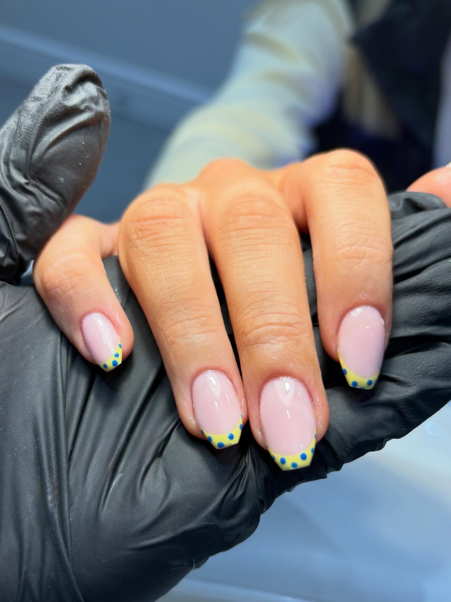 I can smell spring 🌺🐣🪺
#springnails #biab #jadedbeautystamford #nails #polkadots