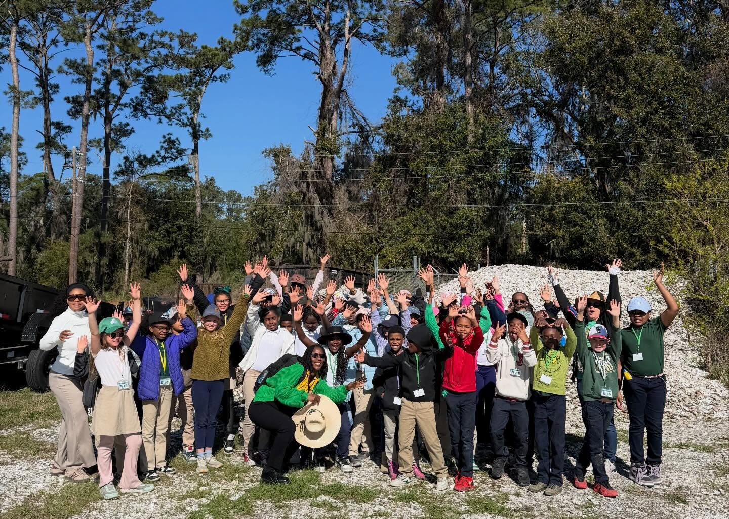 It is amazing seeing students deepen their appreciation for where they’re from and give back to it! Thank you to the 4th grade students of Virginia Heard Elementary who helped bag oyster shells that will go back to our shoreline to prevent erosion and build back our oyster reefs!🦪🌊💪
We are so grateful to @birkleyheynenef for the grant that is funding this partnership, allowing these students to step outside and make a tangible impact. Thank you also to @gacoast.uga for guiding 285 students this week in this effort!
#GAOysters #CommunityPartners #HandsOnLearning #GACoast