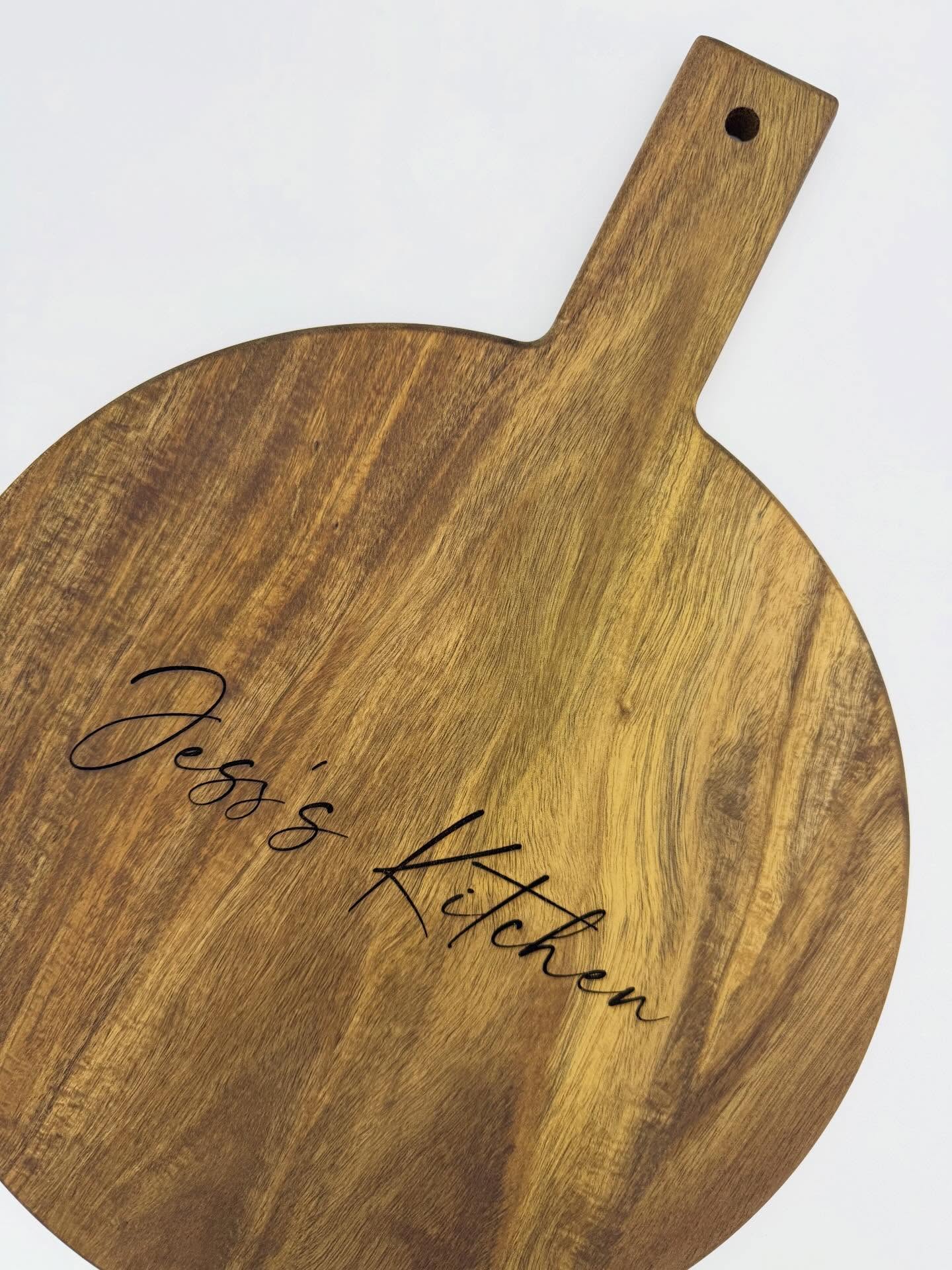 Elegant, beautiful, and made just for her ✨
This round cheeseboard engraved with “Jess’s Kitchen” is the perfect blend of simplicity and style — ready for everything from quiet nights in to hosting friends.
A timeless piece that will be loved for years to come 🤍
#cheeseboard #personalisedhome #customgift #kitchenstyle #grazingplatter