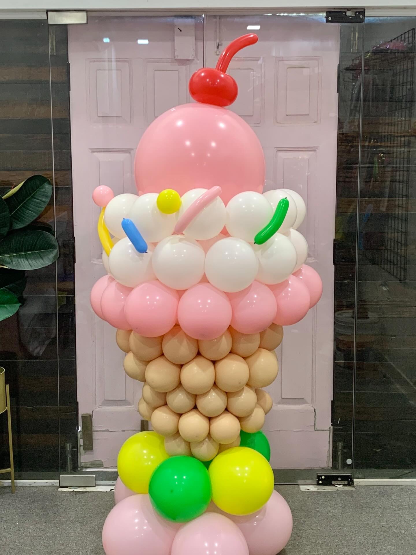 Here’s the scoop: Birthdays are better with sprinkles! 🍦✨
Why settle for a plain party when you can have a giant calorie-free sundae? This custom ice cream cone sculpture is ready to be the “coolest” guest at your next celebration.