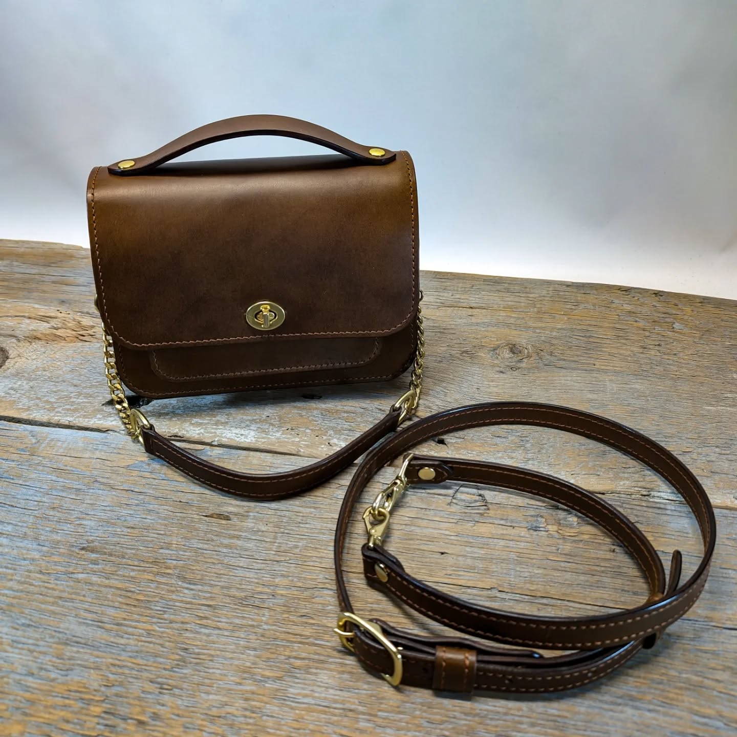 The latest Caroline in a dark brown Buttero, with Auburn stitching. The fabric on the flap is a floral and butterfly brocade, and the body of the bag is lined with Nappa leather. The bag also features an alternate top handle and is being shipped with both a shoulder strap and a crossbody strap.
#handcrafted #handstitched #saddlestitched #handmadeleather #leatherhandbag #leatherpurse #crossbody #shoulderbag #leatherbag #buttero