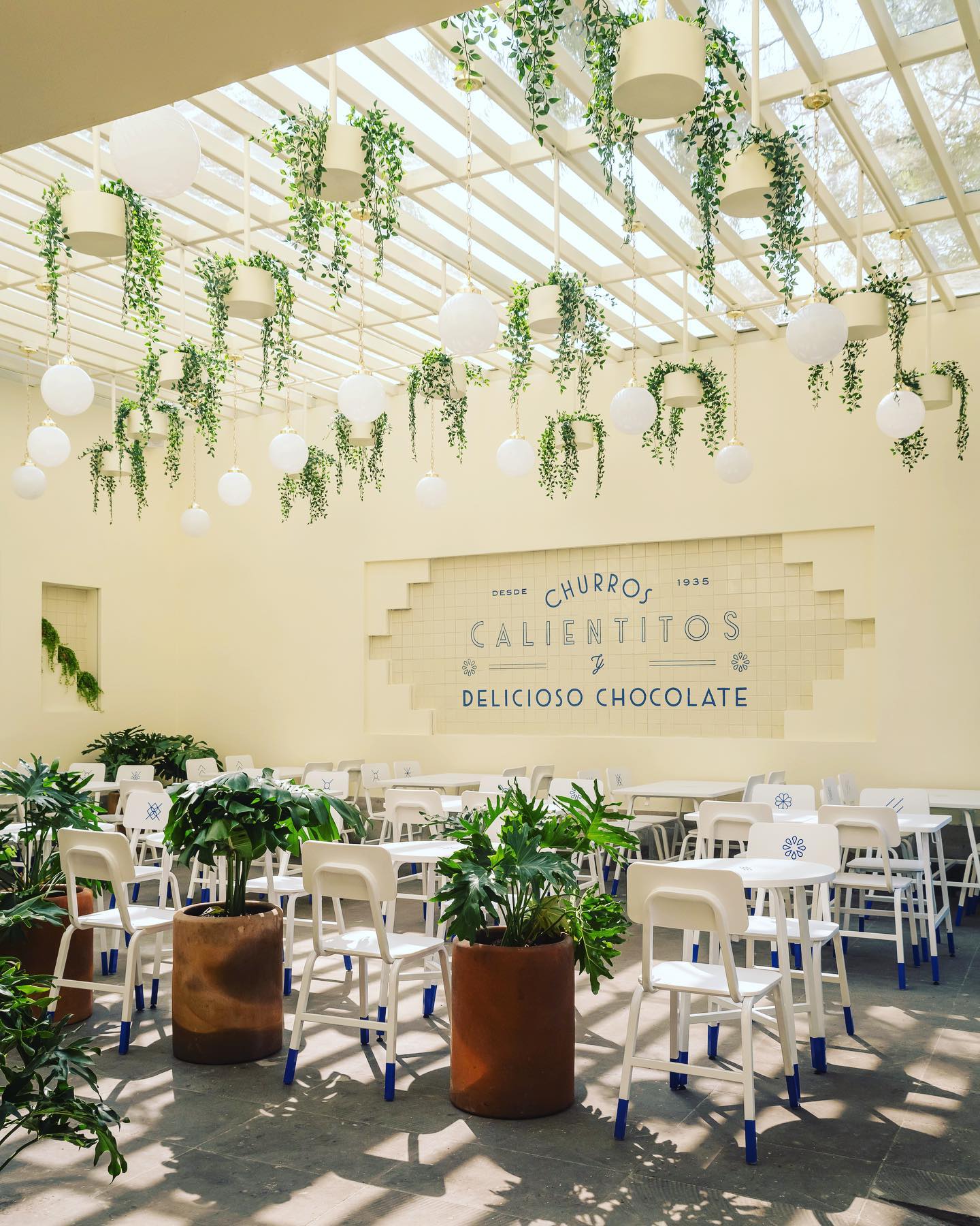 Muebles especiales para nuestros amigos de @churreriaelmoro en su nueva (y fregonsísima) sucursal de Coyoacán 🤙🏽☕️👏🏽