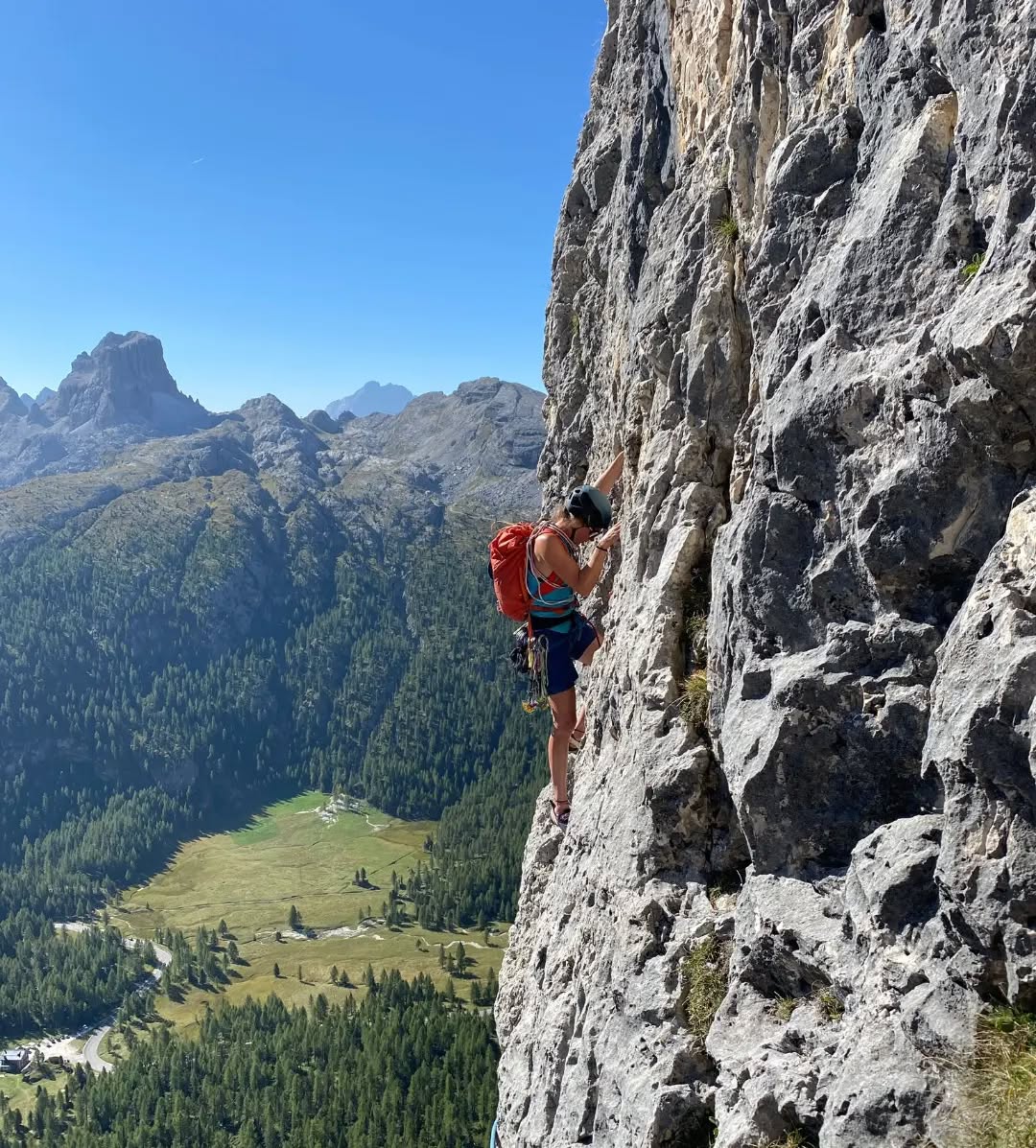 Climbingtime 😍🙃🥳🤟
#besttime #rockclimbing #move #klettern #loveit #nature #explore #adventure #climbinglove #hollidday #goodtimes #alpinklettern #alpinism #kraxlmaxl #feel #mountains #mountainlove #climb #fun #makememories #gloverevolution #puremountain #mountainsilence #goodvibes #crackclimbing