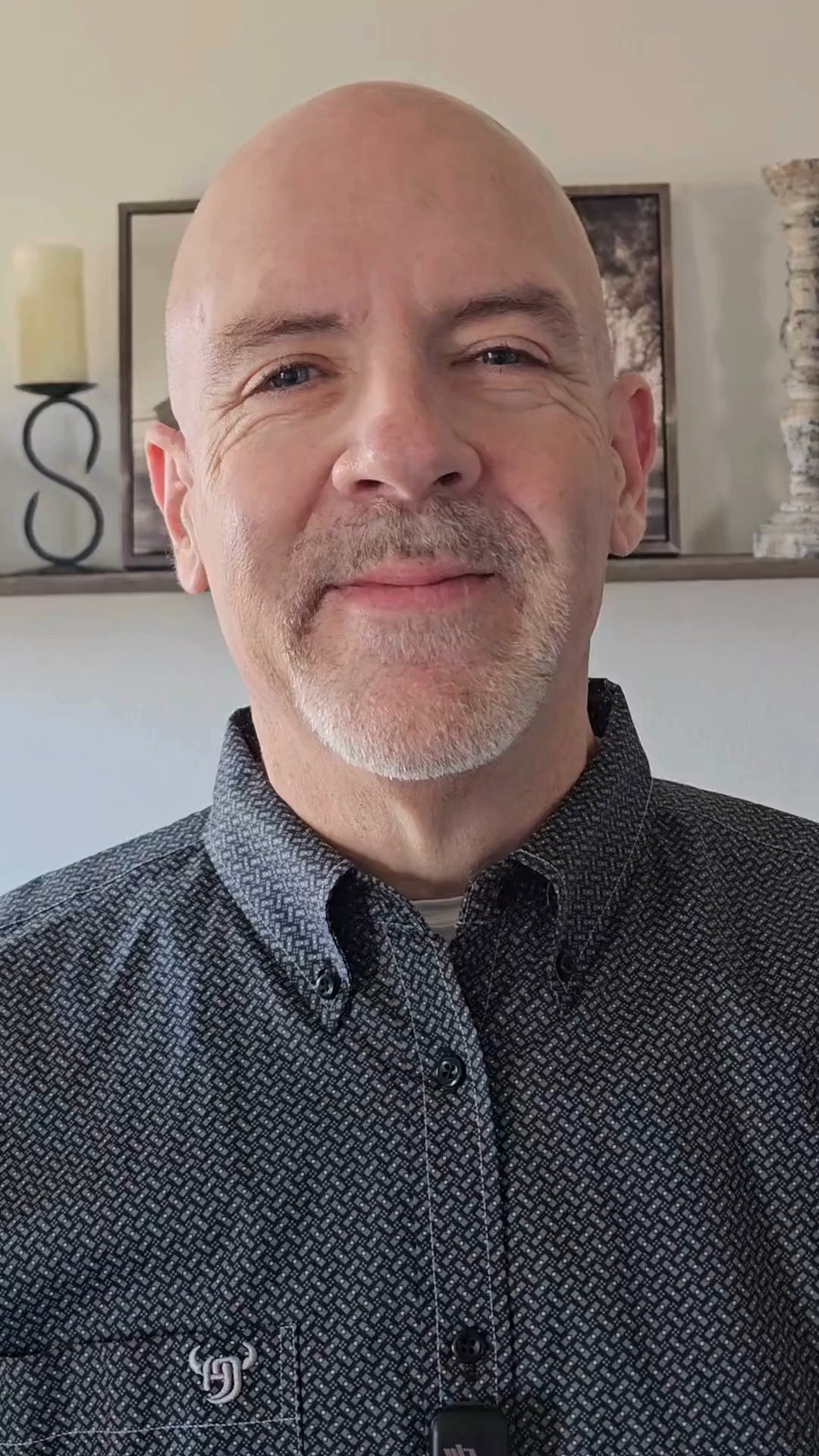 We spend so much time managing, hiding or powering through emotions that we forget God invites us to feel them. Revealing is the beginning of healing and healing begins when we name what's really going on.
#spiritialpracticesformentalwellbeing #tuesdaytalkwithtony #tonycloudcommunications
