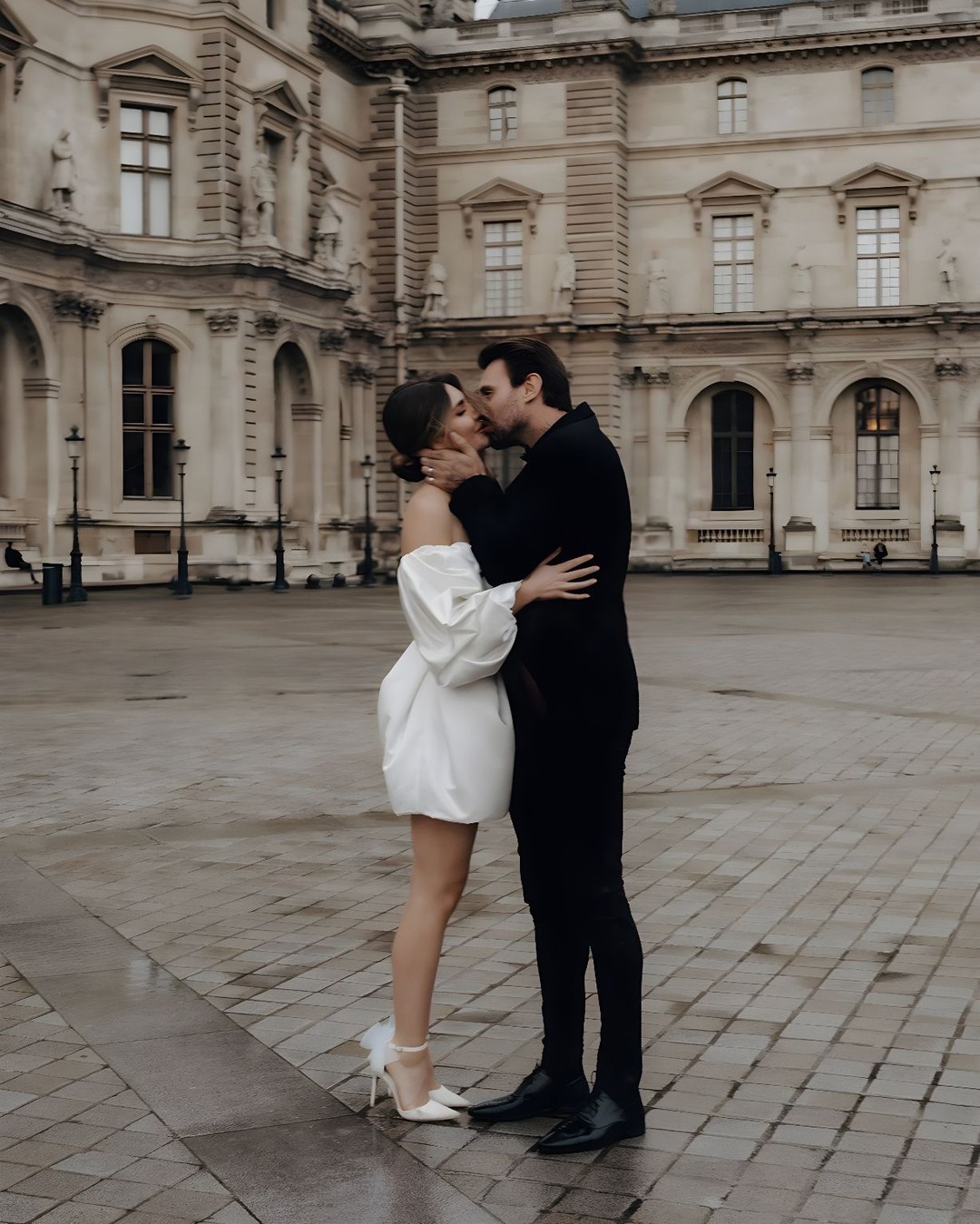 🦢·
·
Dresse: @annettebasilius.d_s
H&M: @ninanolepa_bridal_design
@ninanolepahairmakeupcosmetics
Flowers: @posieandplume_
Planning & CCD: @vickybaumann.de
·
#louvrephotography #louvremuseum #europeweddingphotographer #europewedding #destinationweddingplanners #destinationwedding #destinationweddingphotographer #weddingphotographer #elopementphotographer #frenchphotographer #editorialwedding