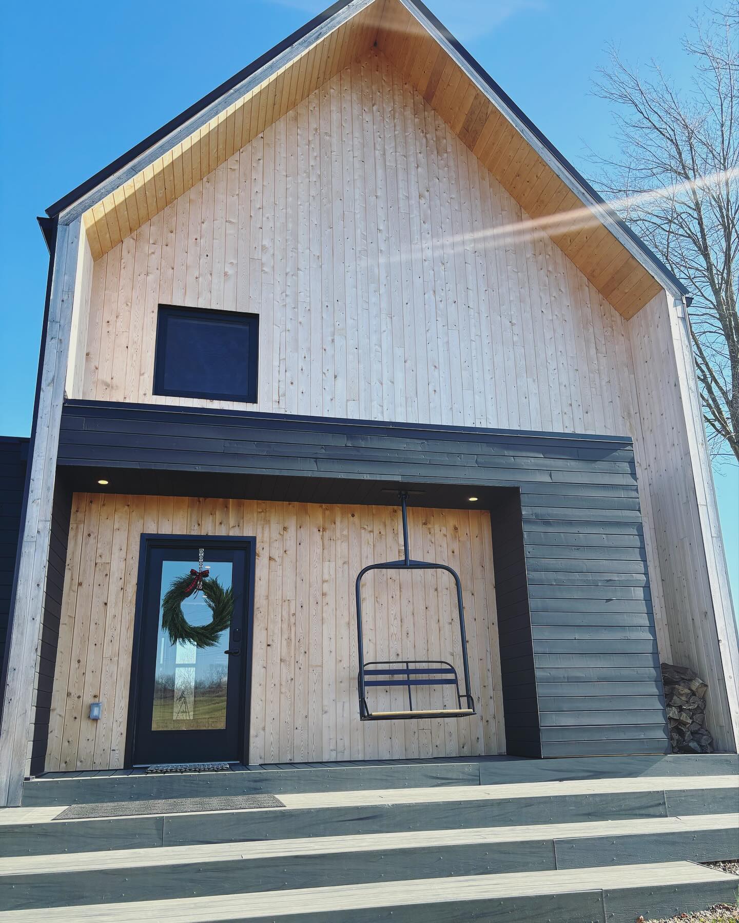 A Scandinavian style Holiday @hugga_inthehills Just finished decorating for the season! ❄️🌲