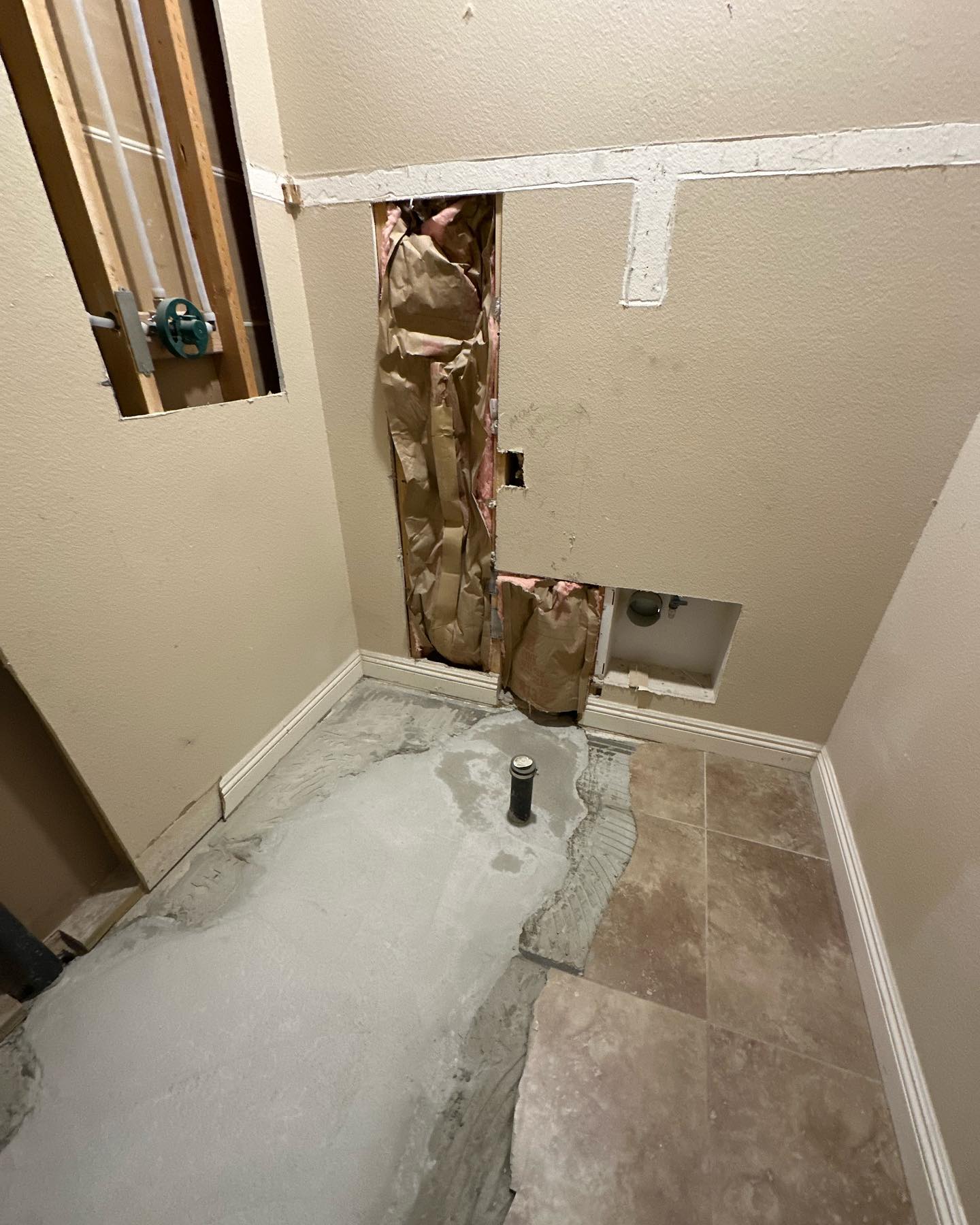 Vegas! It’s been awhile but we’ve been BUSY! Are you busy as well? Let us take off that project from your honey-do list. Check out this sweet before and after bathroom renovation we just knocked out. We took an existing laundry room and turned it into a full bathroom! 👉🏽 swipe and *swoon* 😍 You know you want to!
We’re here to help! Let us fix what your husband can’t. 😏
Give us a call today for a free estimate and lets make you fall in love with your home again. 702-355-3938 M-F 8-5pm
Vegasplumber@gmail.com
#plumbing #beforeandafter #renovation #lasvegas #moonlightplumbing #bathroom #remodel