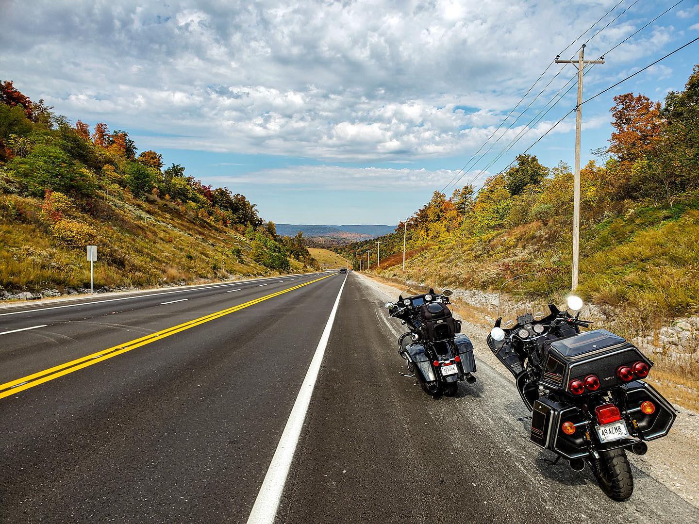 Riding the back roads of #tennessee and #kentucky was an incredible way to relax and recharge for a few days. @twowheelmeditation and I were able to check out #cumberlandfalls #cumberlandgap #wildernesstraildistillery and hundreds of miles of natural beauty along the way. Even found #scalf chapel out along the road!
The @indianmotorcycle #chieftain are up the miles and was comfortable even in 35 degree weather. Big thanks to @musiccityindian for getting it in my garage!
Already looking forward to the next adventure on two wheels!
#adventureontwowheels #motorcycles #suzukicycles #indianmotorcycle #fall #leaves #kuryakyn