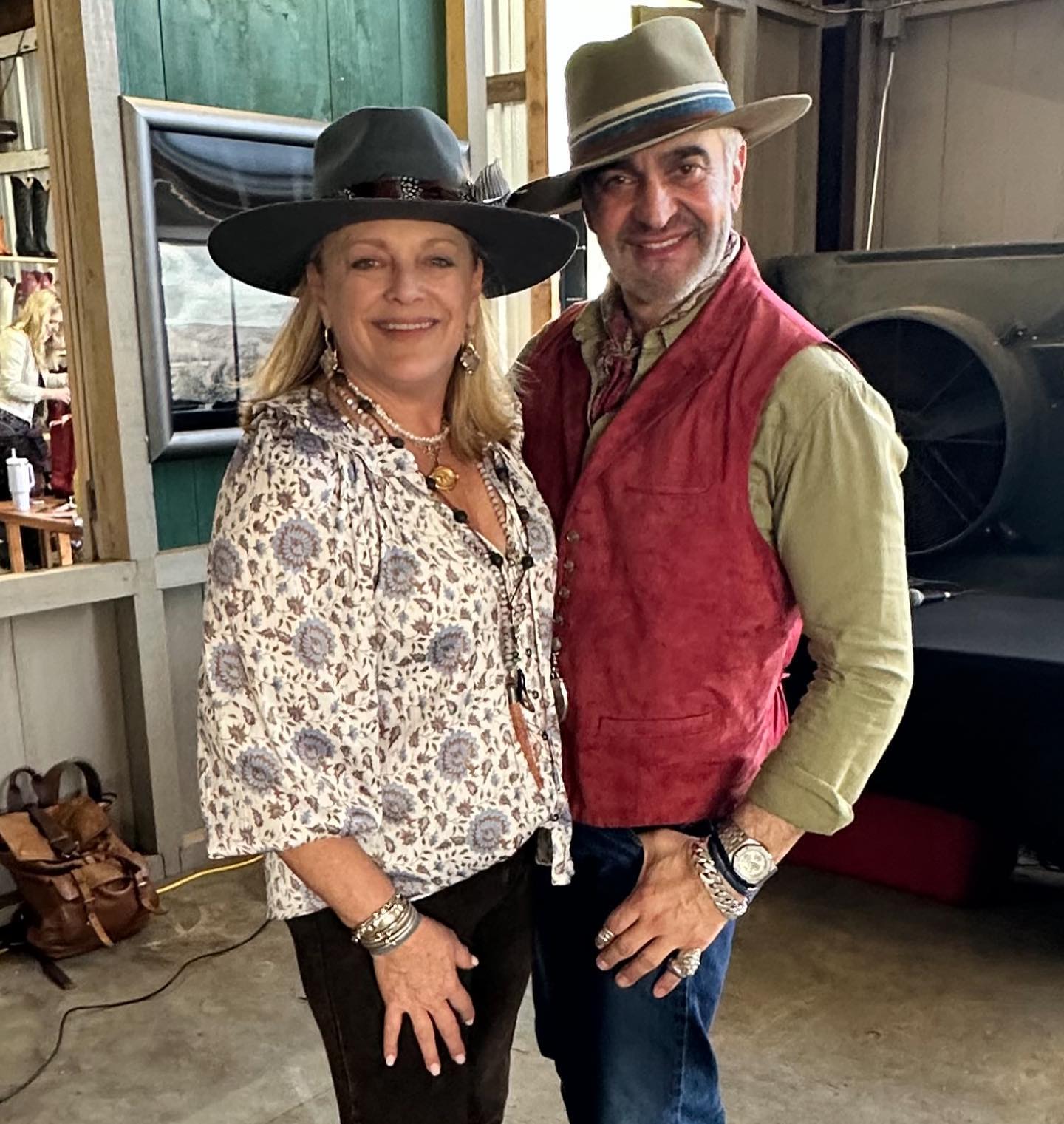 What an honor it was to meet Martyn Laurence Bullard and Kathryn Ireland. Literally, designers to the stars! Plus a few more pics from RT. 🤠💕#MillionDollarDecorators @martynbullard @kathrynmireland