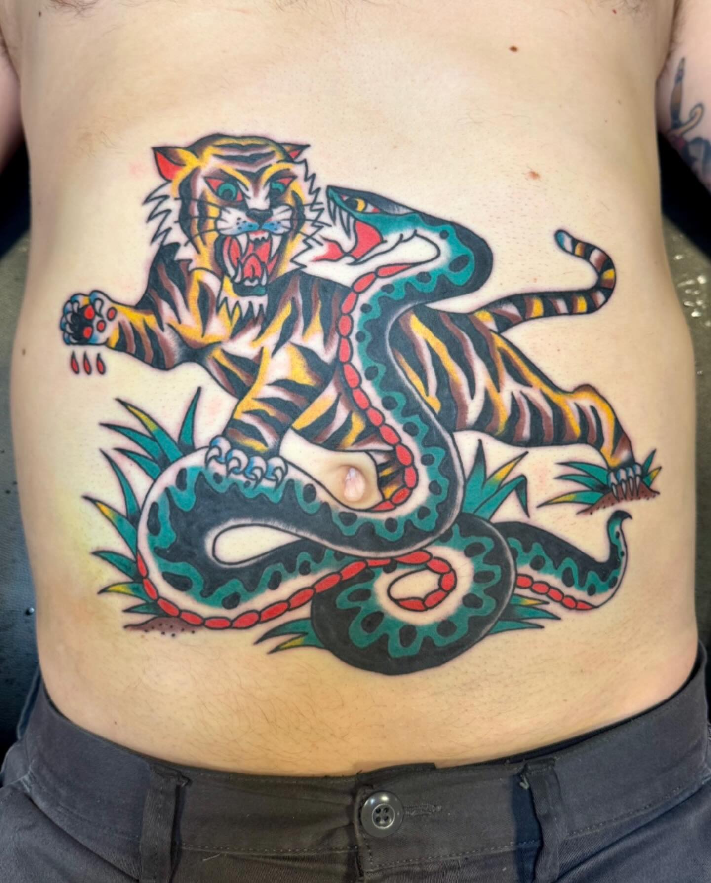 One shot belly blazer for Kent made in beautiful Regina, Sask at @pileobonestattoo ☠️ Thank you to everyone who stopped by for a tattoo, to buy a shirt or say hi 👋 Will see you guys next year 📆 🫂