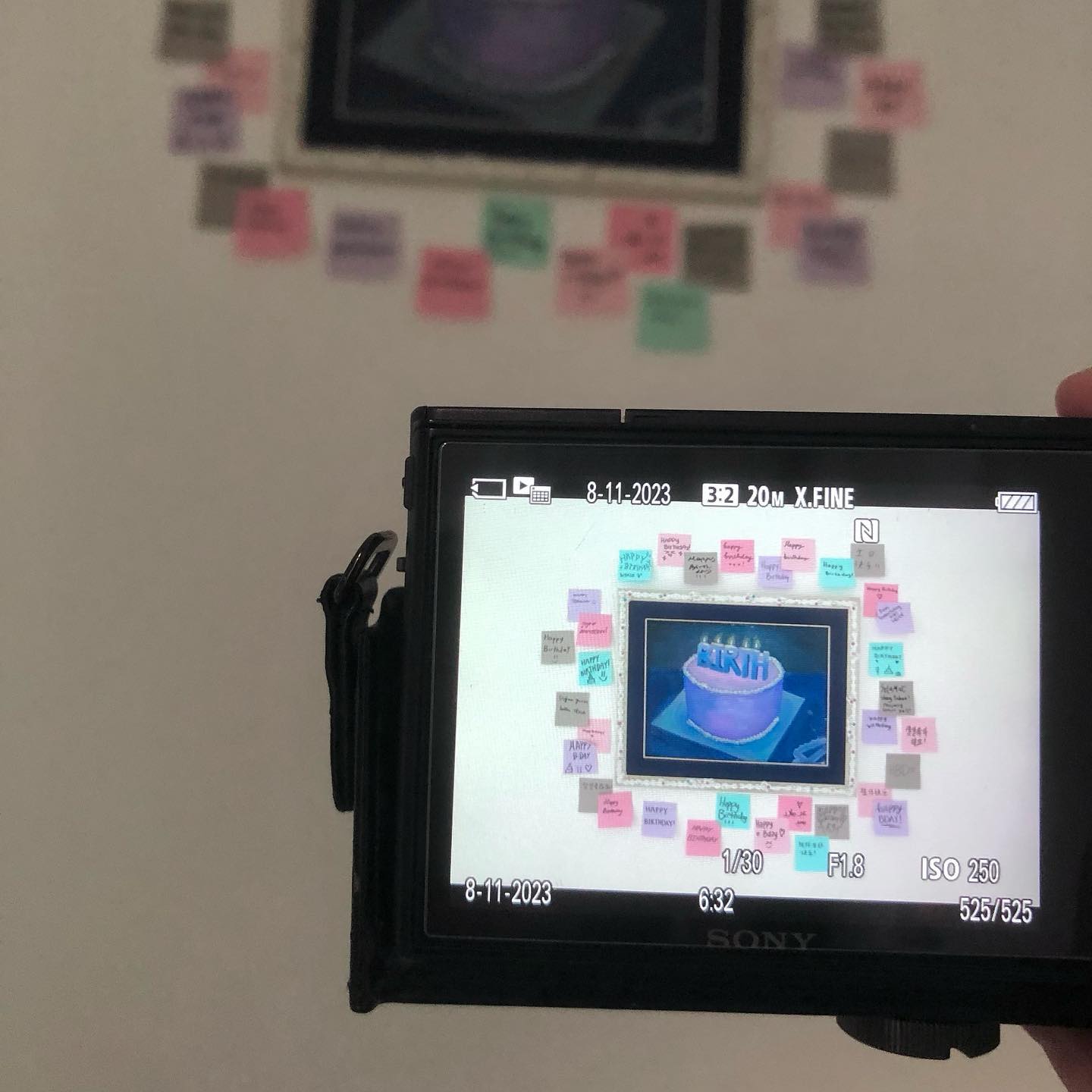 “day” 2023
oil on mdf, frame, decoden frosting, faux pearls, post-its
part of ib art coursework themed “coming of age”