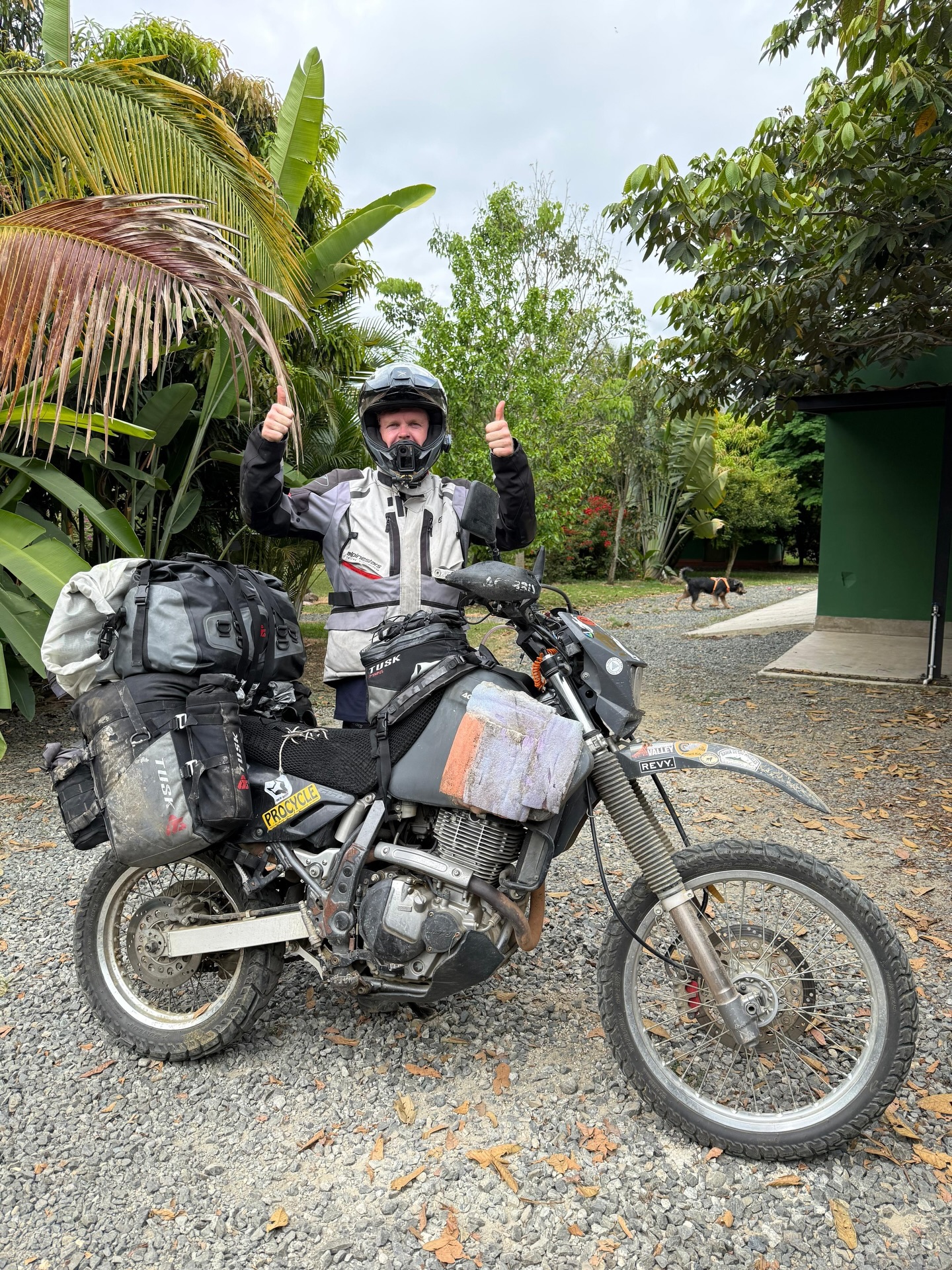 🌎🏍️ James Buckle from Australia 🇦🇺 rolled into Donkey Sunrise 🇨🇴, surfboard strapped to the bike and plans to keep heading south.
He stayed a couple of days, met some solid mates,
and ended up exploring the backtrails together.
And somewhere along the way he made a pretty solid decision:
He left his surfboard behind.
Because yeah… the surfing up north was shit anyway 🤣
Sometimes Colombia just redirects your plans a little.
Less waves, more throttle.
And honestly… not a bad trade.
—
Thinking about swapping your plans for something better? 😉 Comment COLOMBIA and we’ll send you everything you need to get started 👊