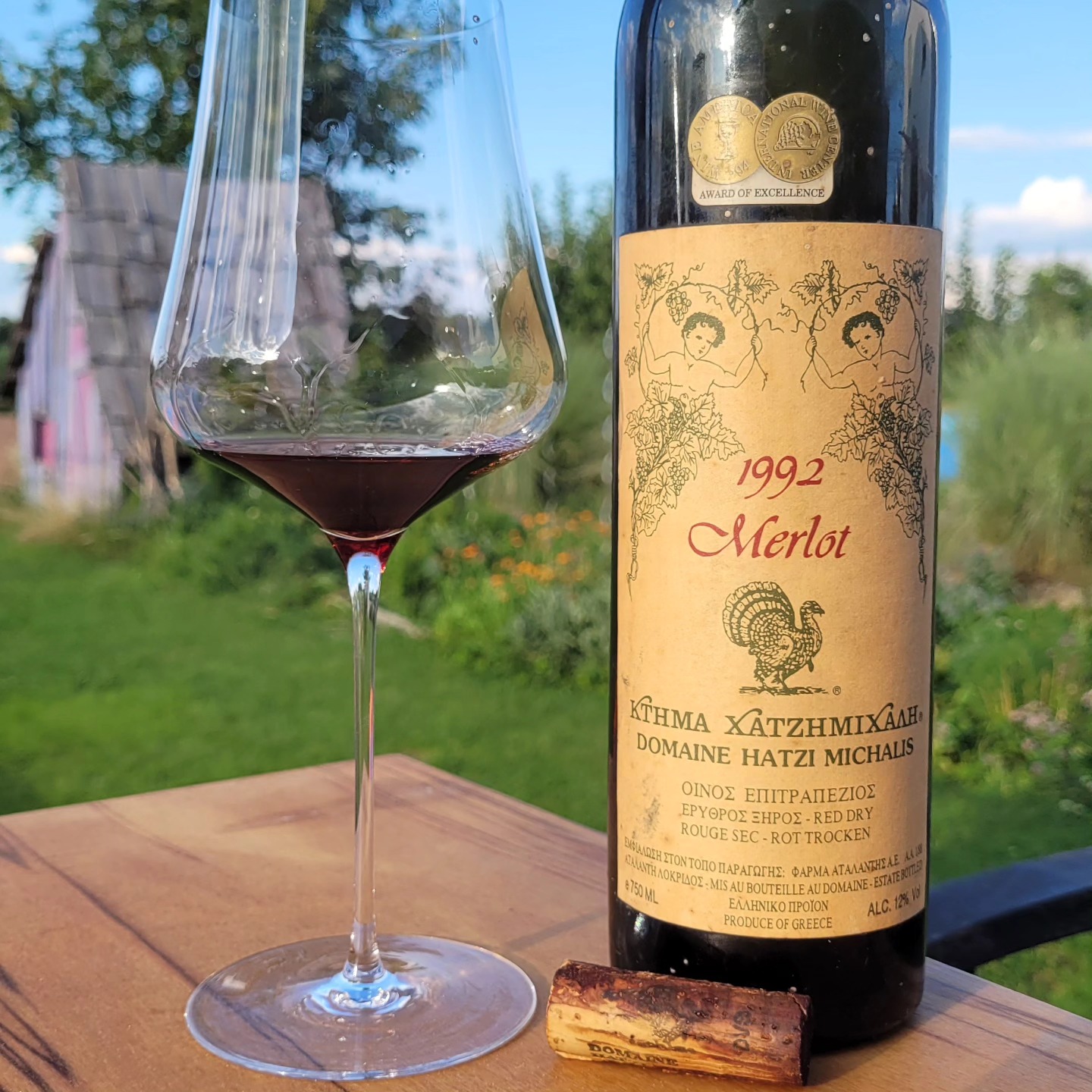 I am a big fan of this label from @domainehatzimichalis , which is one of the few Greek Merlots that really leans into a dense character with lots of red fruit.
Finding this bottle online and finally opening it was incredibly special for me. The first bottling of this wine was in 1989, only a couple of years after the label was introduced, and back then it didn’t yet mention the vineyard, since single-vineyard bottlings weren’t a thing in Greece at the time. As @leochatz told me, it’s an important wine for him— it was the first Greek wine ever included on the IWC list of the 100 best wines of the world.
What struck me immediately on the nose was how much it reminded me of the 2004 vintage: the same intensely dense raspberry aromas woven into tertiary notes of mushroom and earth. On the palate, the tannins have softened significantly yet still retain a noticeable grip—you can definitely feel them on the tongue. Despite its 12% alcohol, the wine isn’t thin or lacking in structure. A lively, mouthwatering acidity keeps it fresh and, even at this age, extremely juicy.
On the palate, the wine is dominated by a very pristine varietal expression: typical black-olive aromas woven with really tasty nougat. The aftertaste is quite long.
It’s not the most complex wine of that age that I’ve had, but it’s no exaggeration to say it’s one of the most pleasing wines of that period I’ve tasted. But I managed to keep a bit for the next day ... and it was still lovely. So, I think it might remain at this quality until around 2030 if stored properly. I would rate it at 93 points at the moment.
That’s impressive in itself, but even more so when you consider that early vintages of this wine received scores of just 88 or 89 points from international critics. BS! Show me any 88-point wine of that age that still drinks well and has even developed so beautifully!
Indeed, that’s the main lesson for me from tasting this wine. Look at the cork: it’s from a time when Greek viticulture wasn’t yet taken seriously on an international level, but the winemakers already knew they were producing a fantastic product—and they trusted it to endure. How right they were—what a vindication!