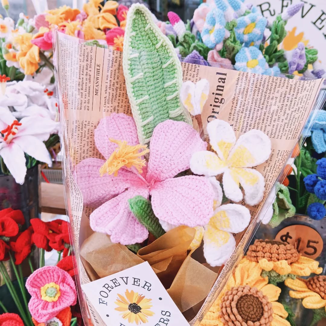 🌺🌼 Tropical vibes that last forever 🌼🌺
Say hello to our adorable crochet Hibiscus & Frangipani combo — the perfect little bundle of sunshine! Handcrafted with love, these beauties bring all the island feels without ever fading 🌴✨
🌸 Available online now 🌺
#CrochetArt
#HandmadeWithLove
#CrochetDesign
#CrochetGift
#Handcrafted